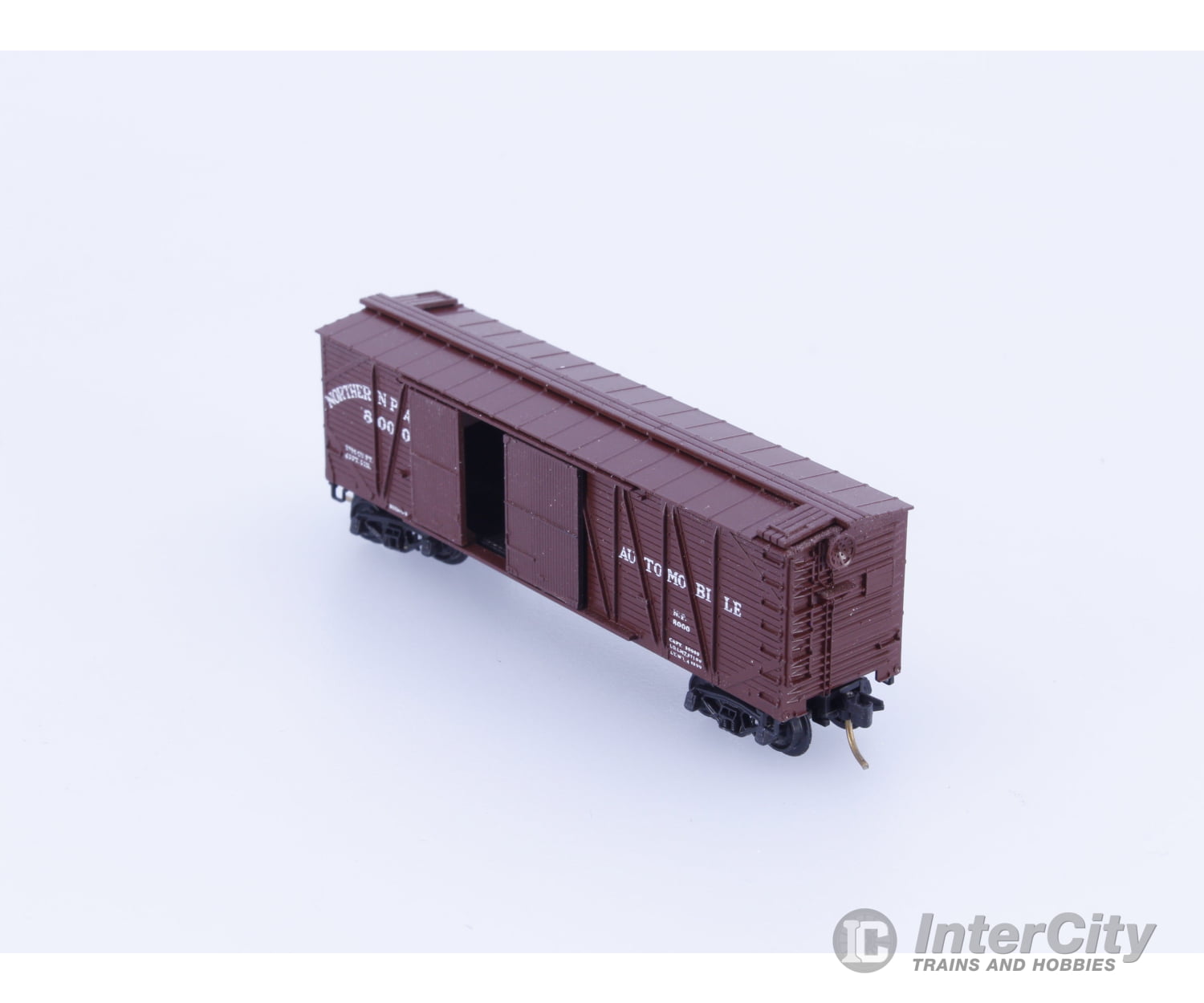 Micro Trains 29170 N 40’ Outside Braced Boxcar 1 1/2 Door Northern Pacific (NP) 8000 Freight Cars