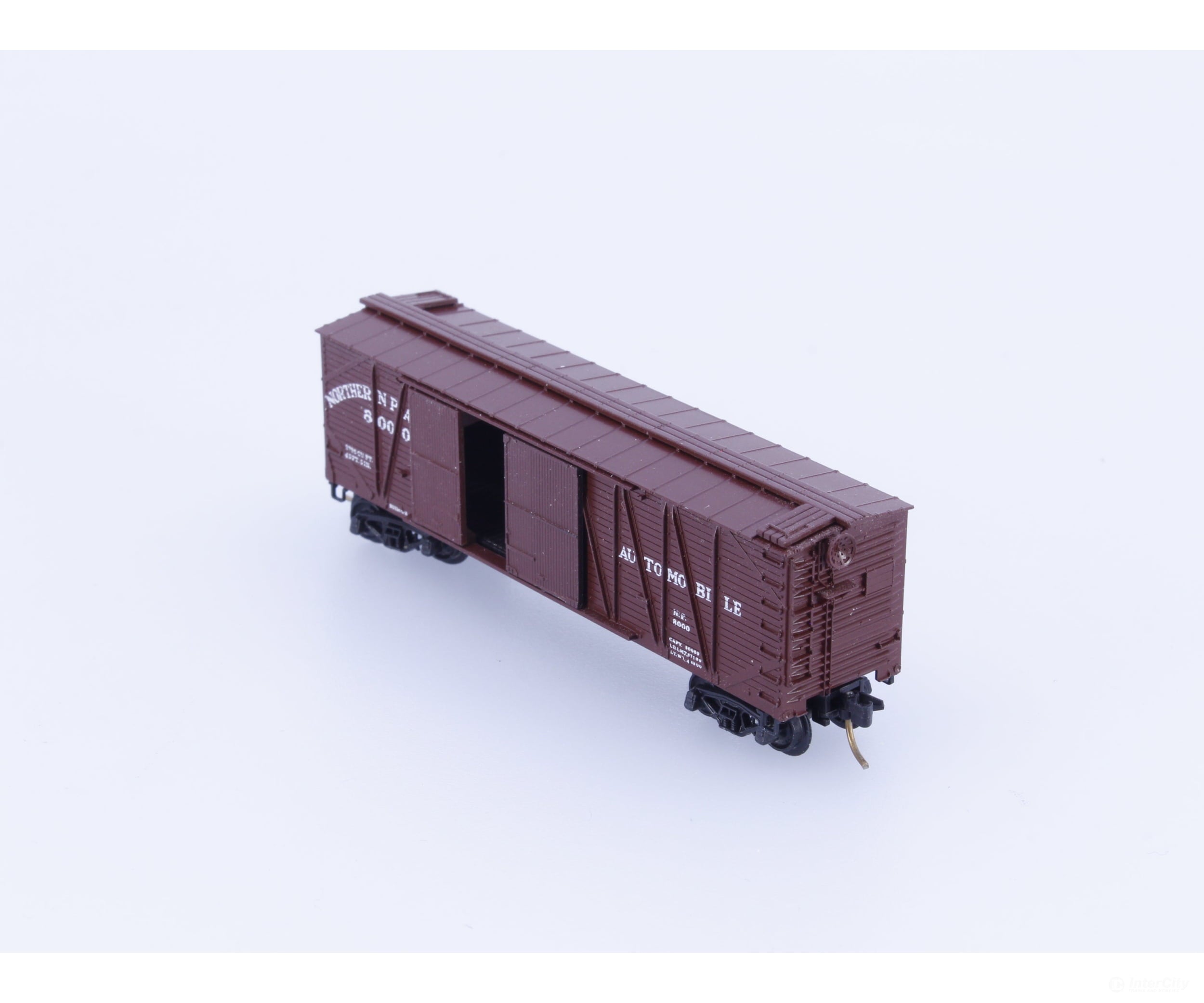 Micro Trains 29170 N 40’ Outside Braced Boxcar 1 1/2 Door Northern Pacific (NP) 8000 Freight Cars