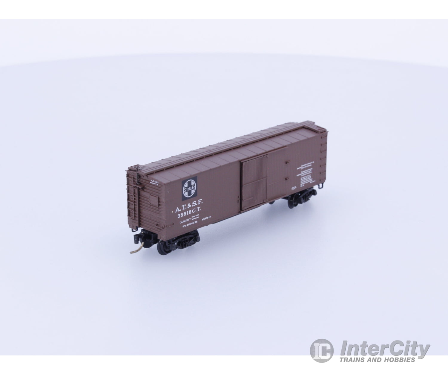 Micro Trains 39060 N 40’ Double-Sheathed Wood Boxcar Santa Fe (SF) 38616 Freight Cars