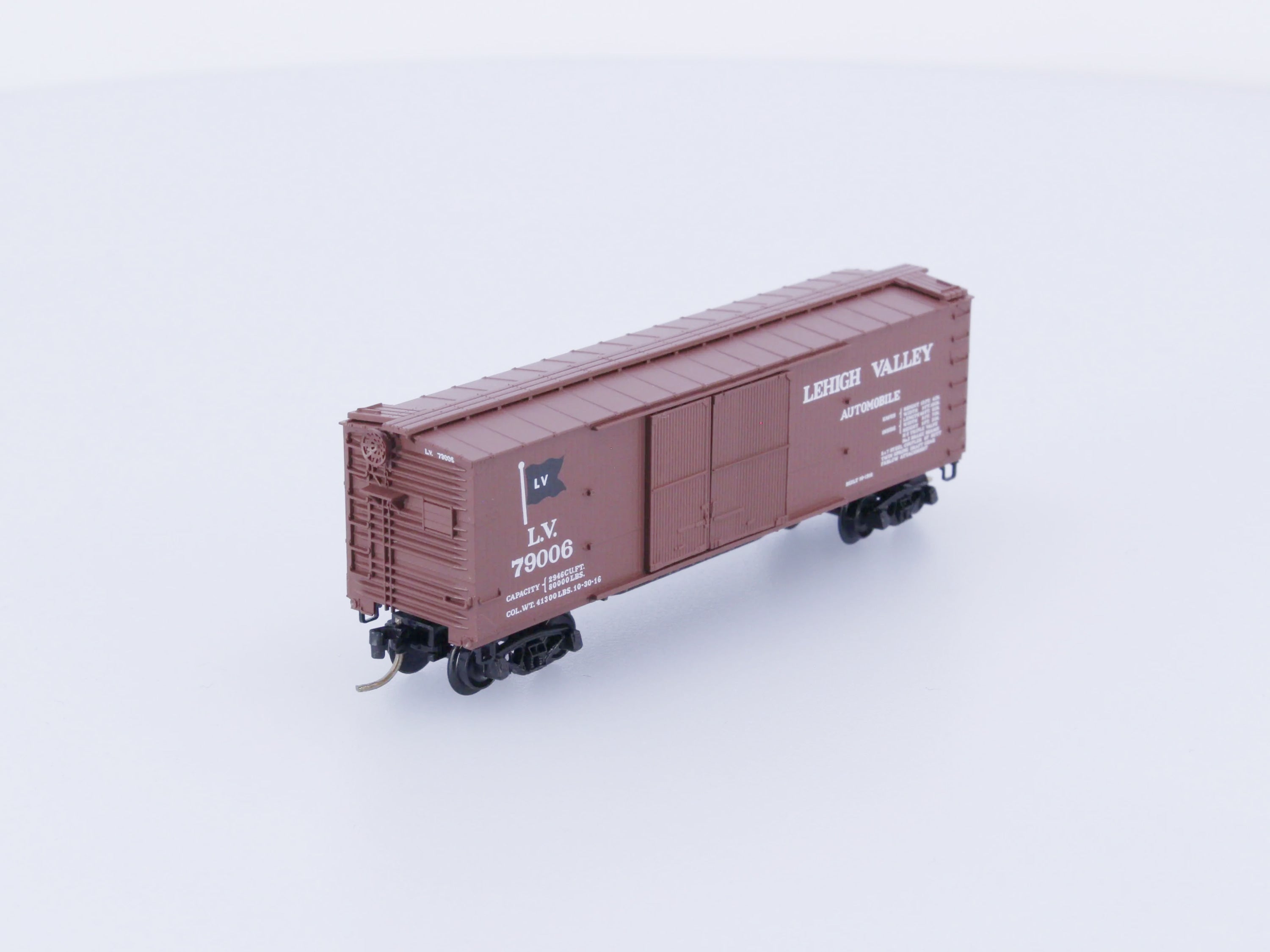 Micro Trains 43050 N 40’ Double-Sheathed Wood Box Car Lehigh Valley (LV) 79006 Freight Cars