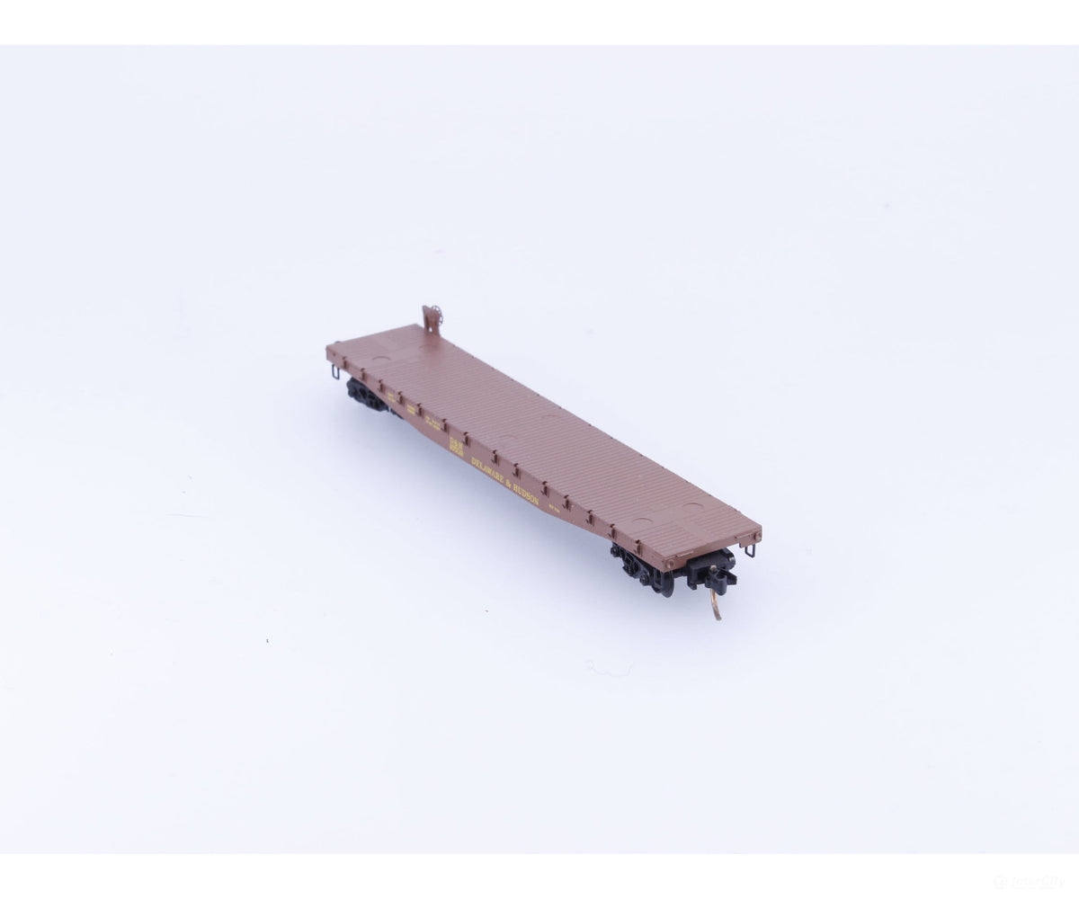 Micro Trains 45210 N 50’ Flat Car Fishbelly Side Delaware & Hudson (DH) 16509 - Freight Cars