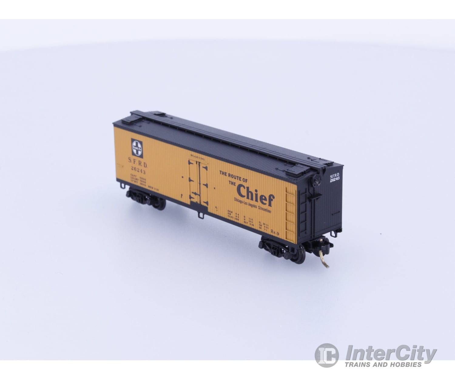 Micro Trains 47230 N Reefer 40’ Wood Sheathed Santa Fe (SF) 26243 Freight Cars