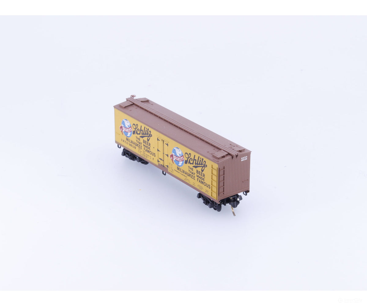 Micro Trains 49420 N 40’ Wood Sheathed Box Car Schlitz Beer (URTCo) 92132 - Freight Cars