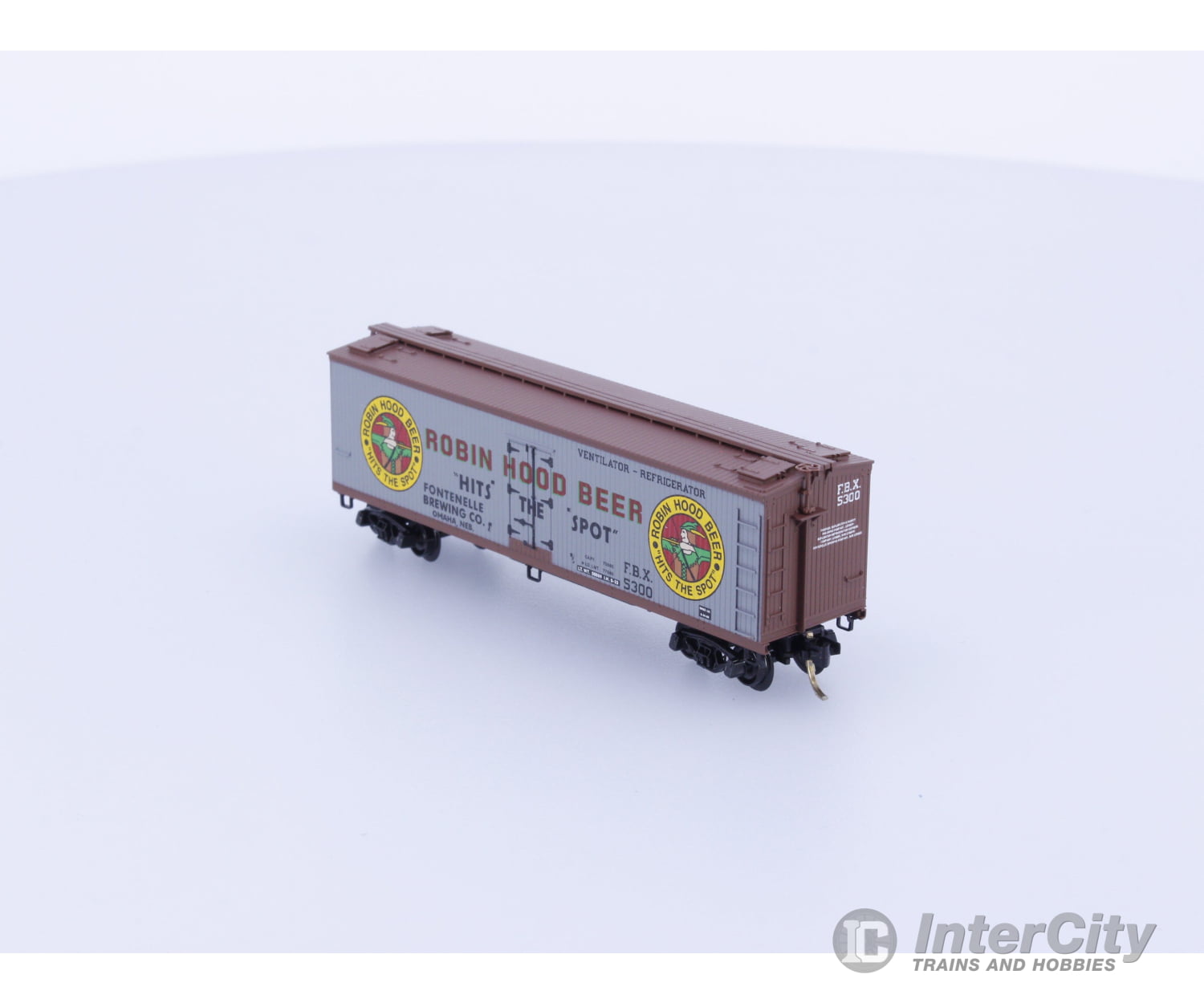 Micro Trains 49450 N 40’ Double-Sheathed Wood Box Car Single Door w/Vertical Brake Wheel Robin Hood Beer 5301 Freight