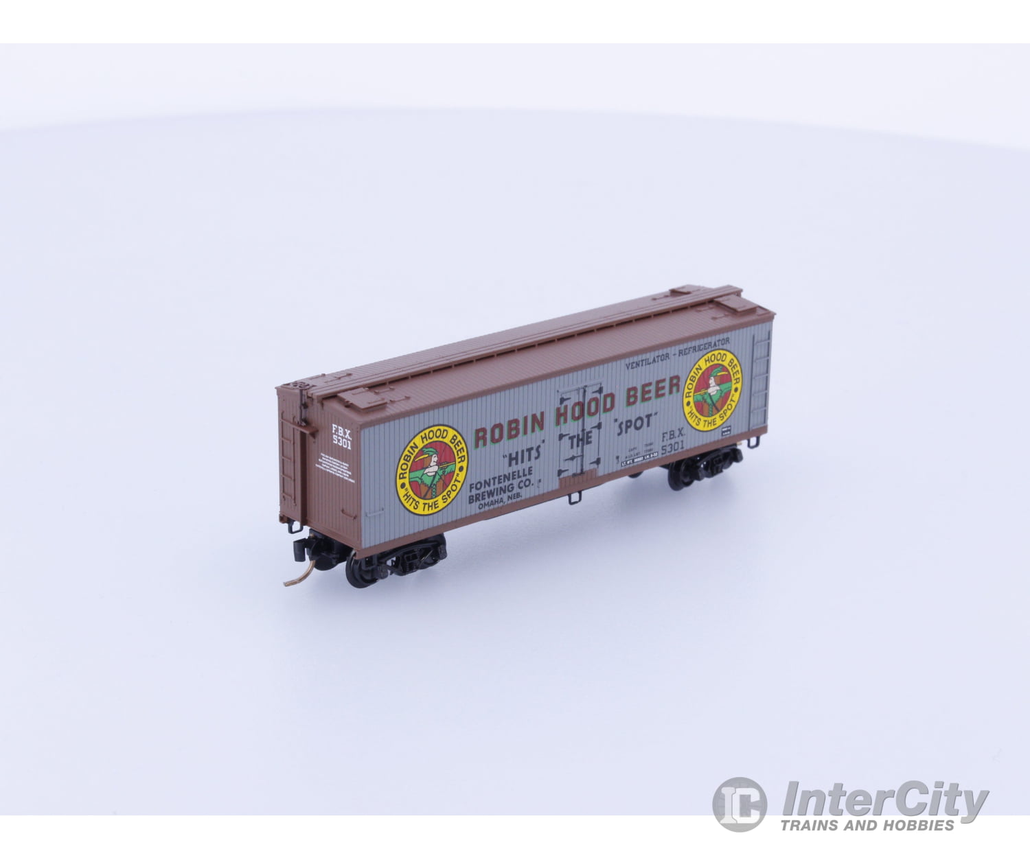 Micro Trains 49450 N 40’ Double-Sheathed Wood Reefer w/Vertical Brake Wheel Robin Hood Beer 5301 Freight Cars