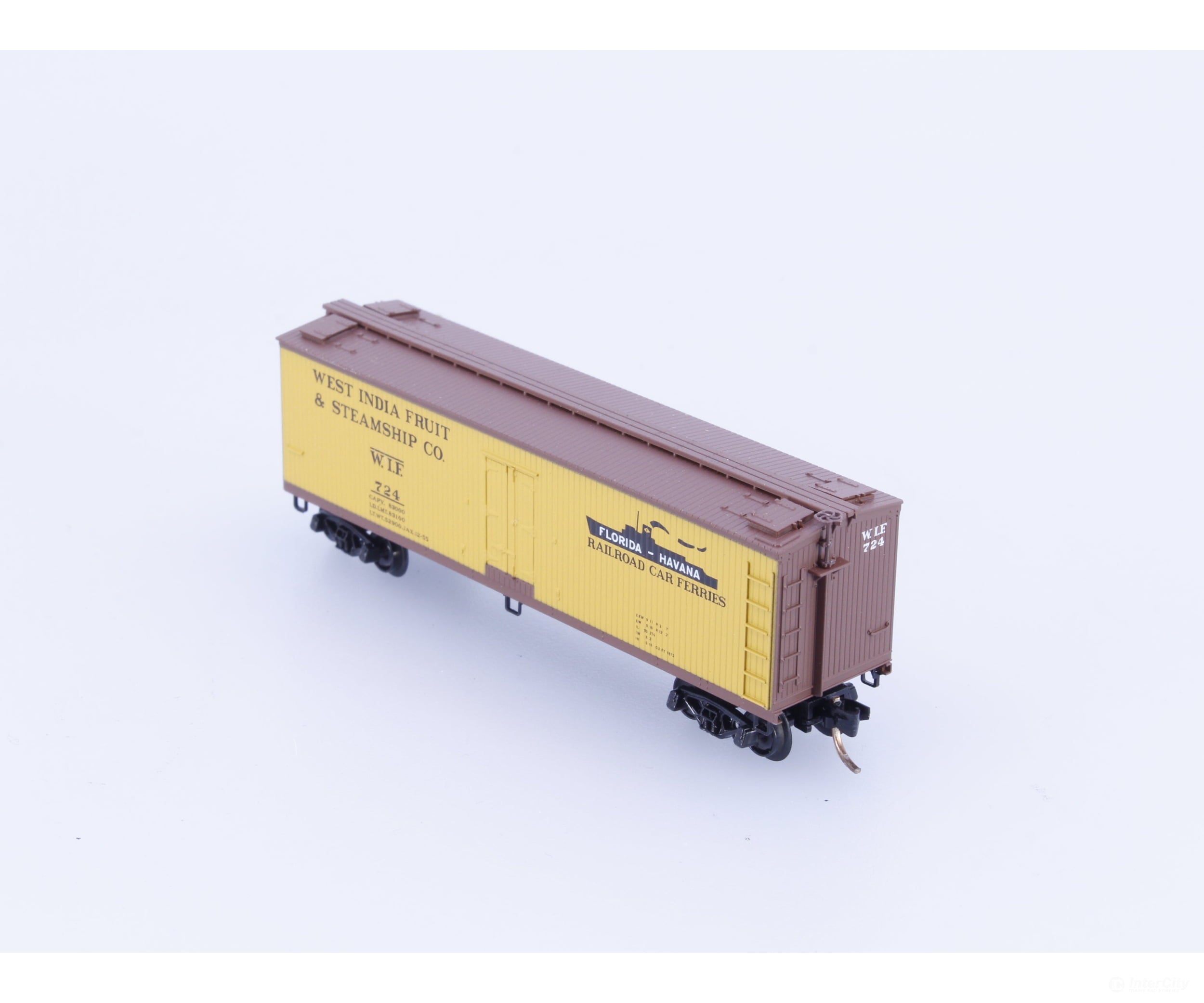 Micro Trains 49510 N 40’ Double Sheathed Wood Reefer West India Fruit & Steamship Company (WIF) 724 Freight Cars