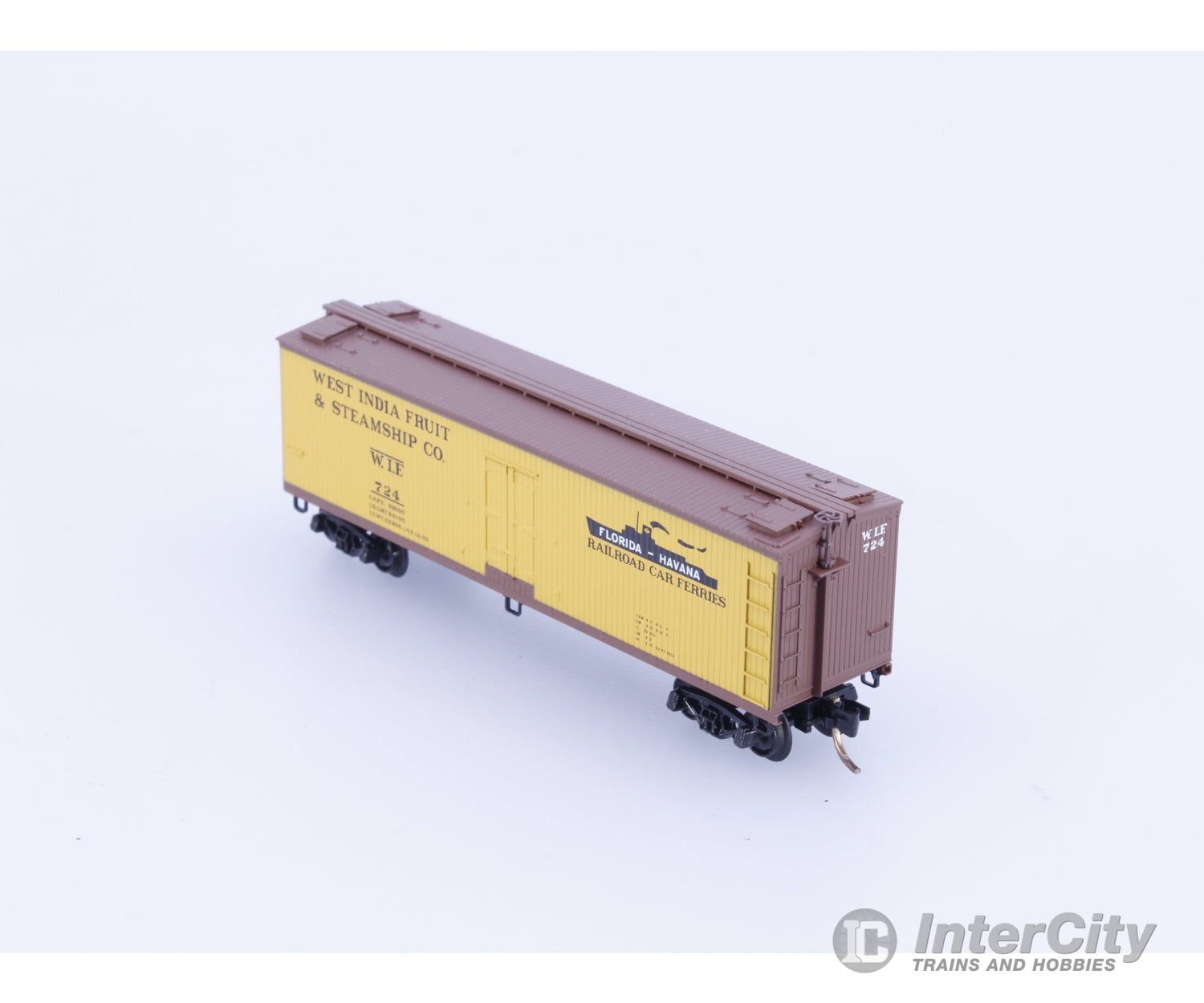 Micro Trains 49510 N 40’ Double Sheathed Wood Reefer West India Fruit & Steamship Company (WIF) 724 Freight Cars