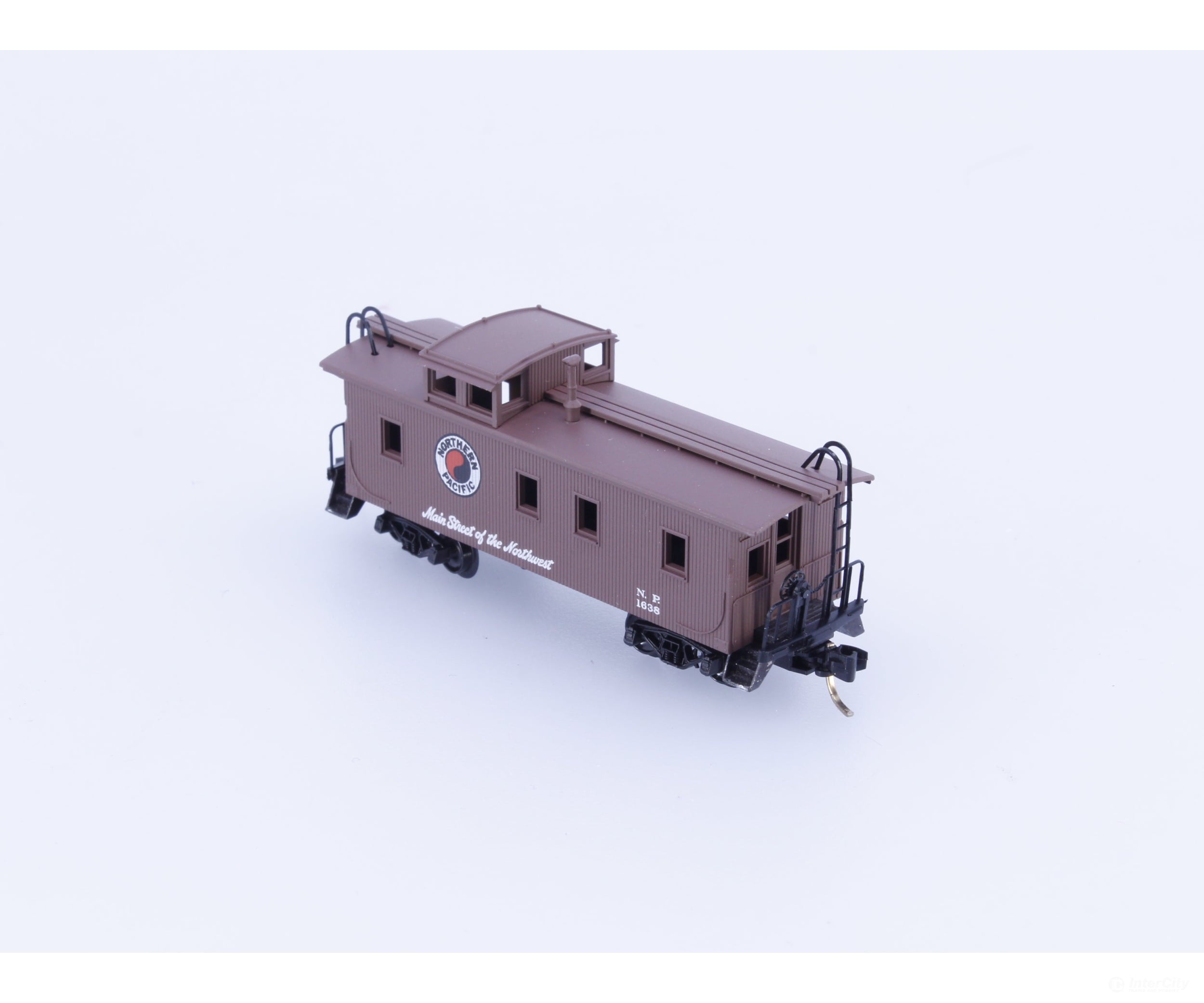 Micro Trains 51050 N 34’ Wood Sheathed Caboose with Straight Sided Cupola Northern Pacific (NP) 1638 Freight Cars