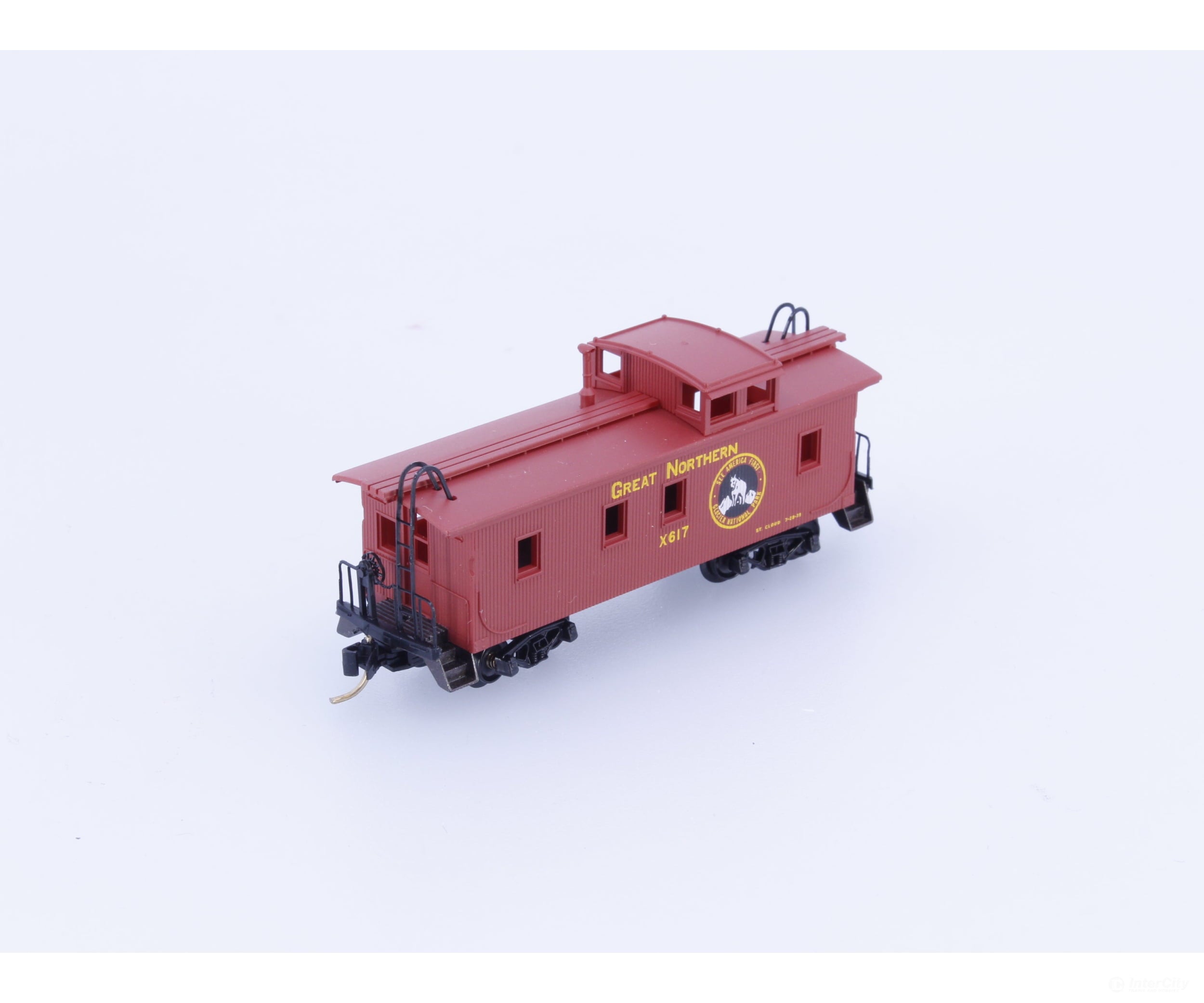 Micro Trains 51110 N 34’ Wood Sheathed Caboose with Straight Sided Cupola Great Northern (GN) X617 Freight Cars