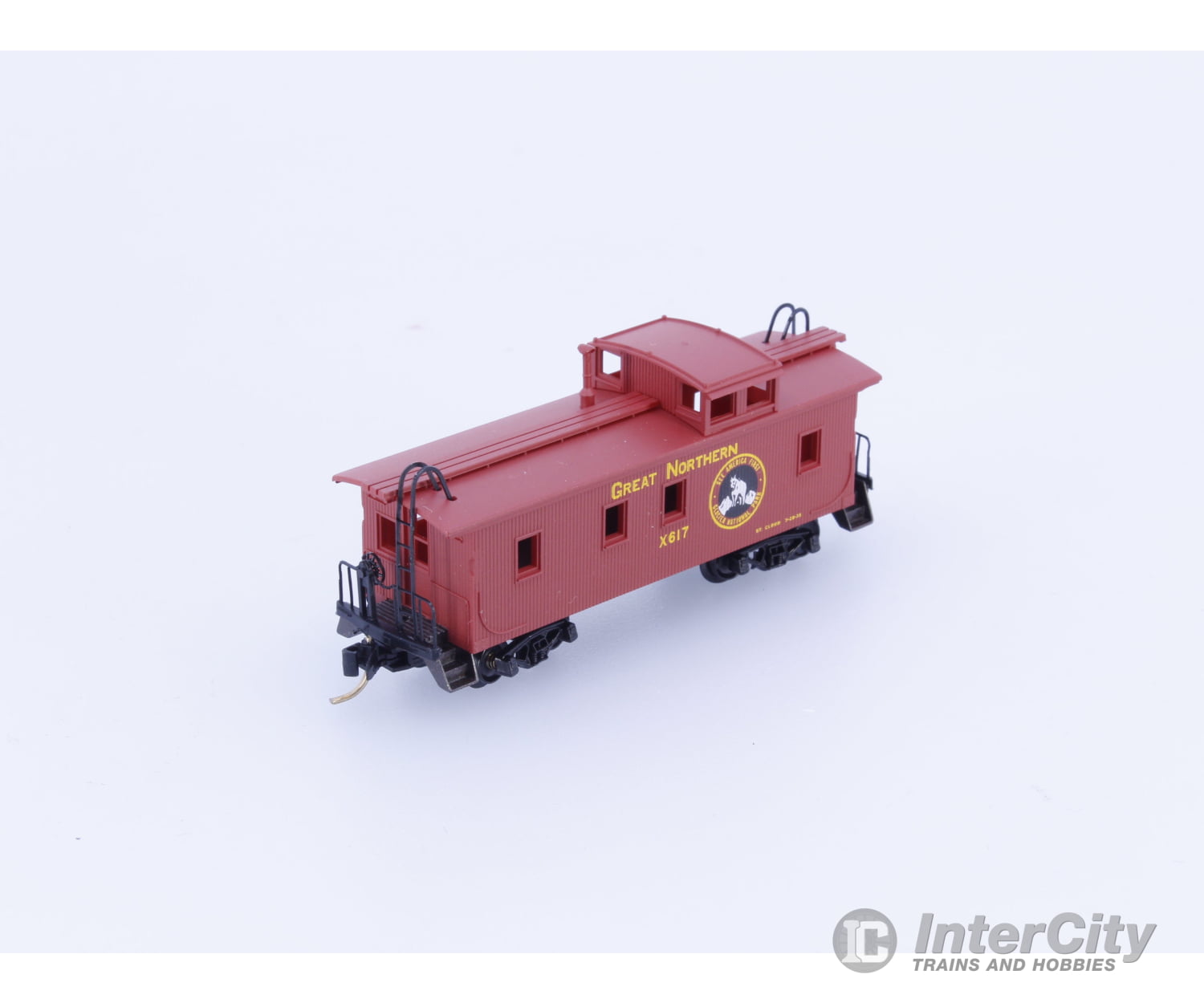 Micro Trains 51110 N 34’ Wood Sheathed Caboose with Straight Sided Cupola Great Northern (GN) X617 Freight Cars