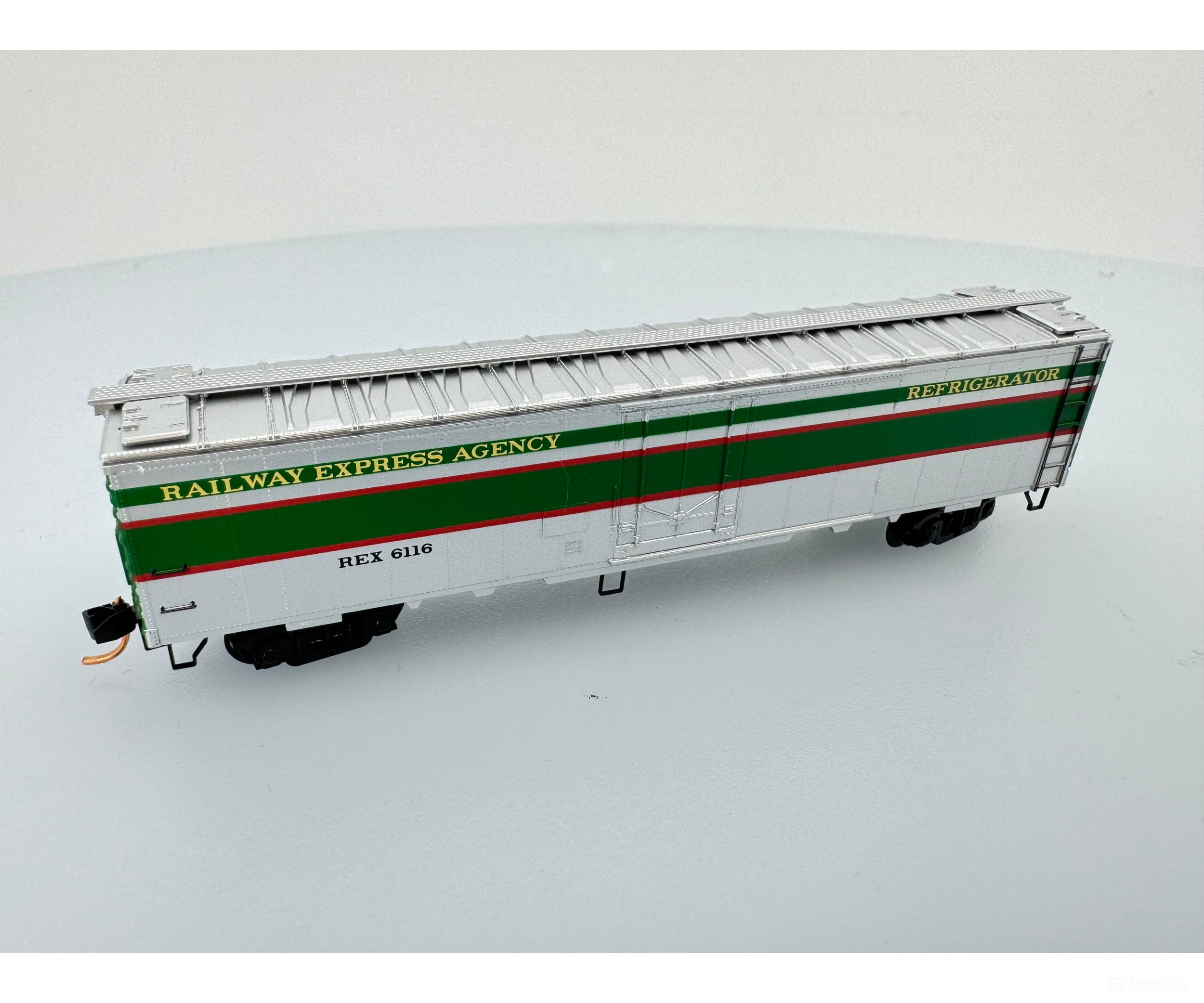 Micro Trains 52080 N 52’2’’ Riveted Steel Express Reefer W/ Plug Dr. Railway Agency (Rex) Rex
