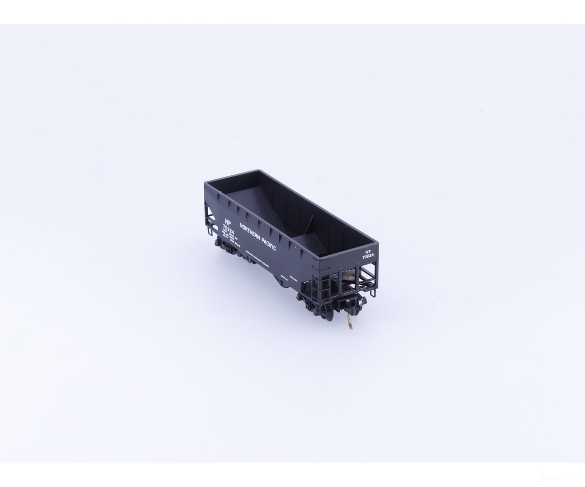 Micro Trains 55080 N 2 Bay 33’ Open Hopper Offset Sides #2 Northern Pacific (NP) 70224 - Freight Cars