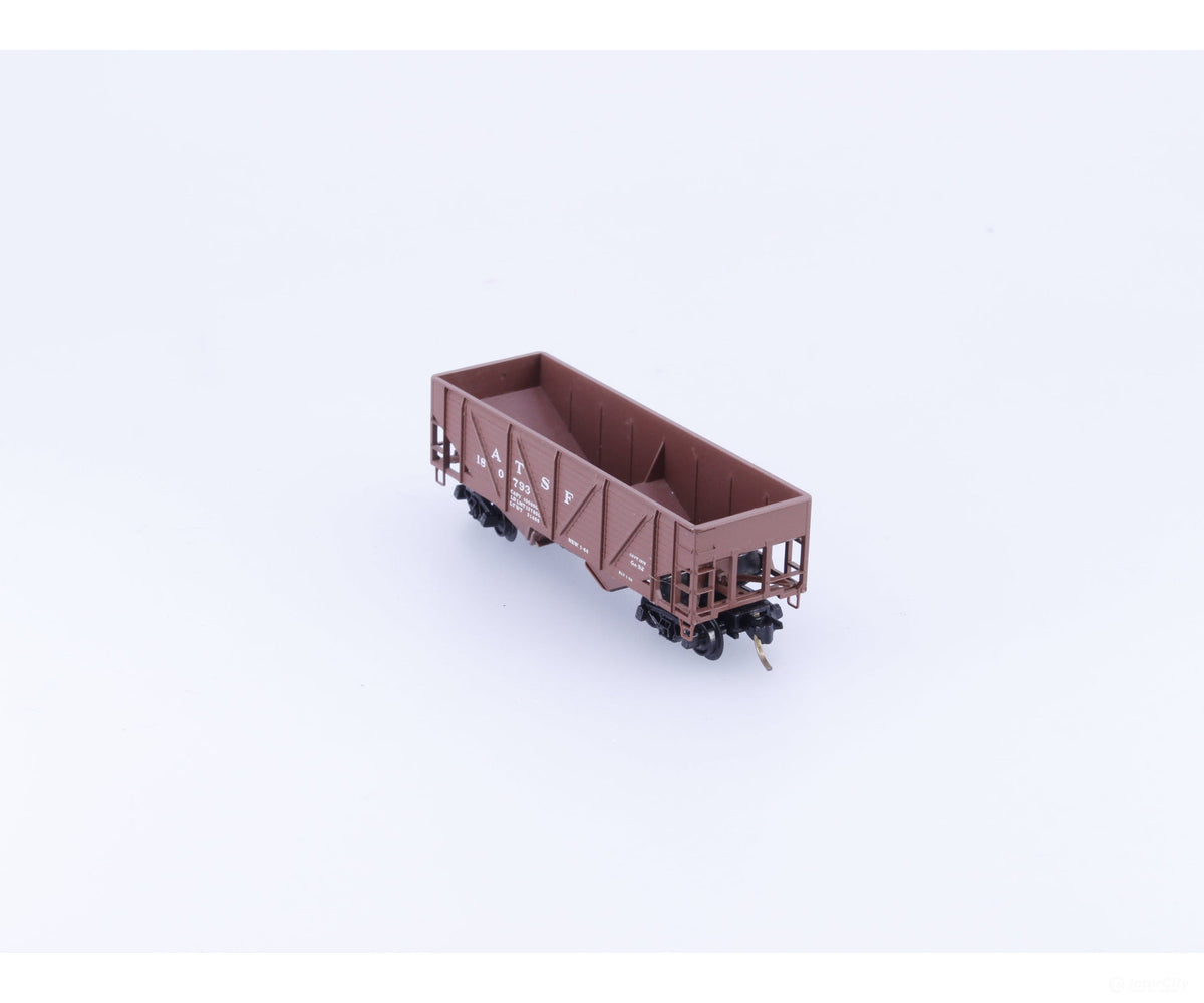 Micro Trains 57010 N 2 Bay 33’ Open Hopper Composite Sides Atchison Topeka and Santa Fe (ATSF) 180793 - Freight Cars