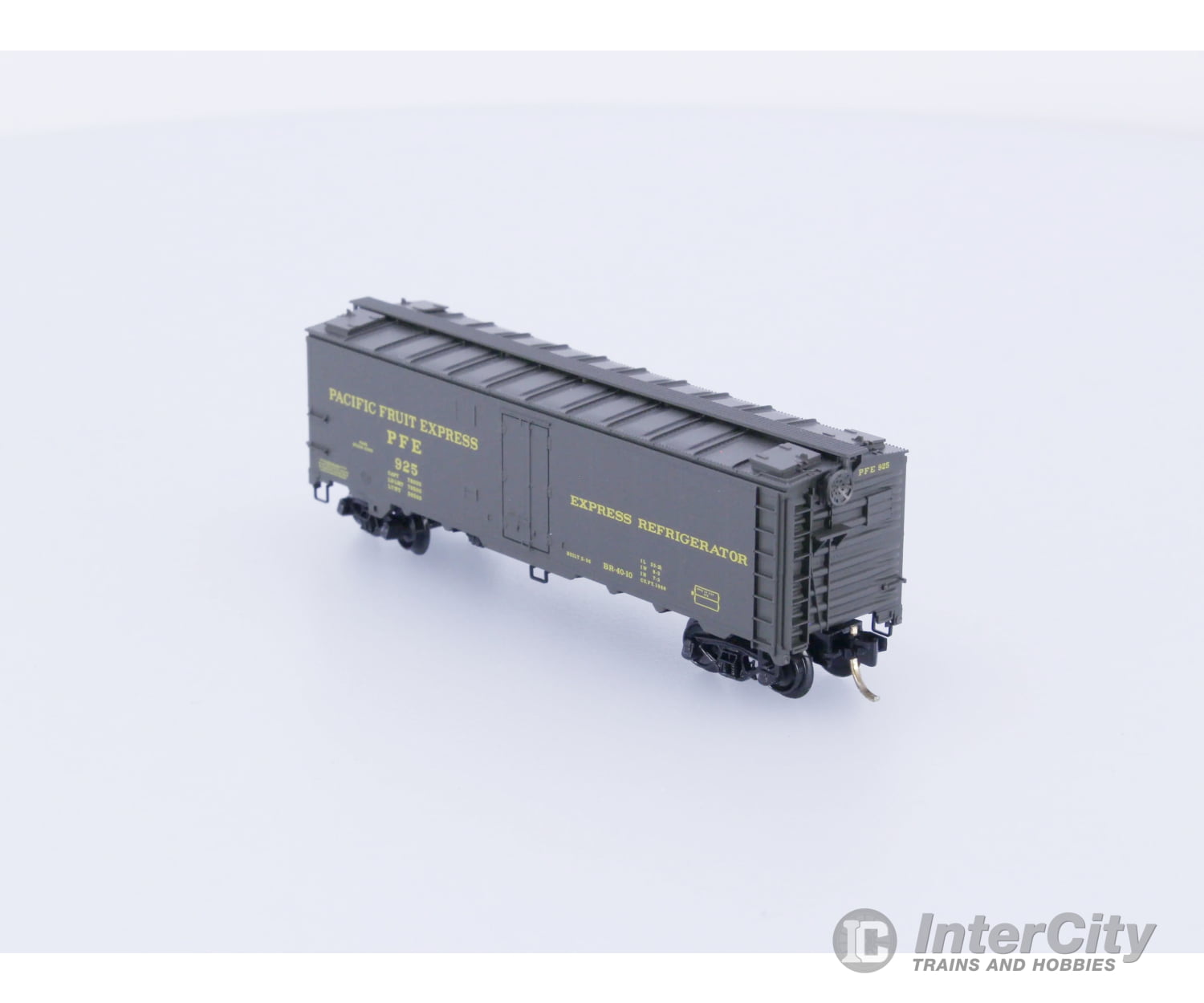 Micro Trains 59510 N Reefer 40’ R-40-10 Pacific Fruit Express (PFE) 925 Freight Cars