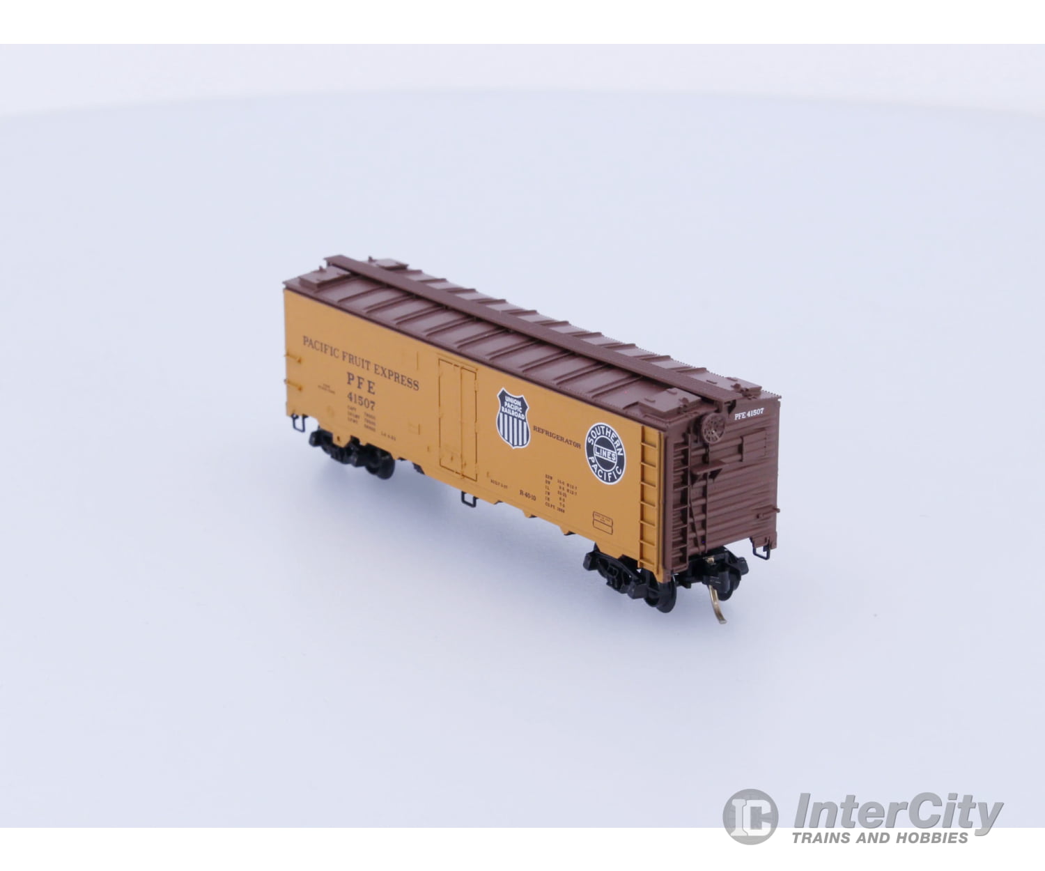 Micro Trains 59520 N Reefer 40’ R-40-10 Pacific Fruit Express (PFE) 41507 Freight Cars