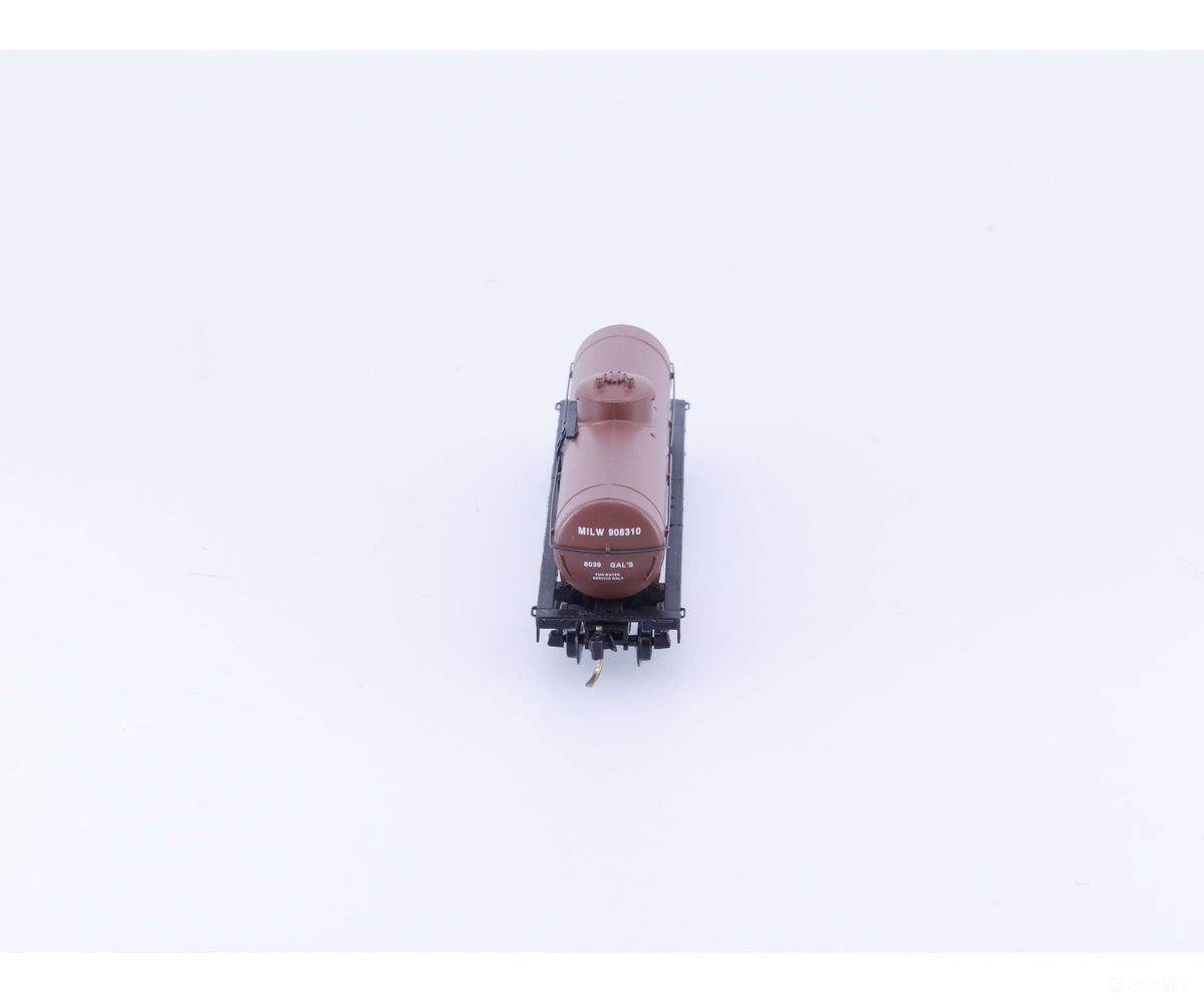Micro Trains 65280 N 39’ Single Dome Tank Car Milwaukee Road (MILW) 908310 - Freight Cars