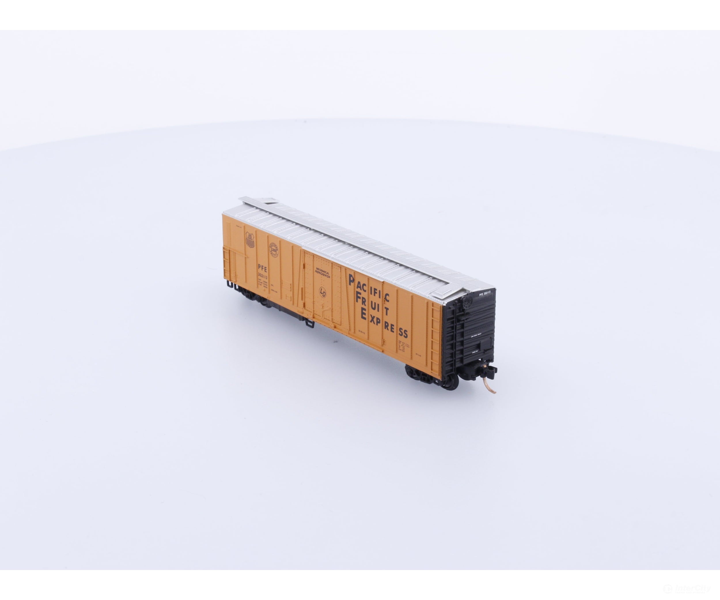 Micro Trains 70010 N Reefer 50’ Mechanical Pacific Fruit Express (PFE) 301213 Freight Cars