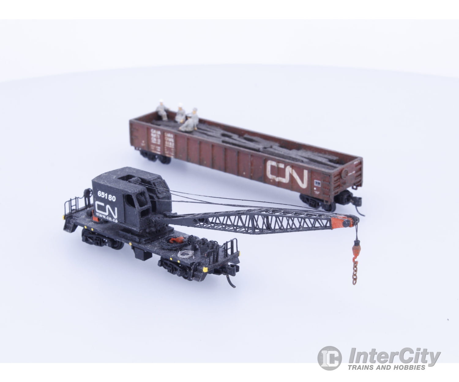 Micro Trains 84001 N Crane on Flatcar with Gondola and Workers Canadian National (CN) 65180,136682 Freight Cars