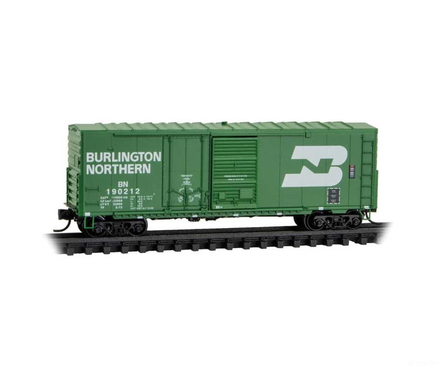 Micro Trains N 19100010 40’ Plug & Sliding Door Boxcar No Roofwalk - Burlington Northern #190212 (Cascade Green white