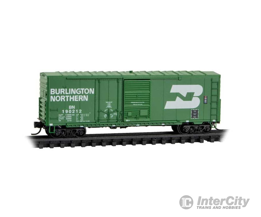 Micro Trains N 19100010 40’ Plug & Sliding Door Boxcar No Roofwalk - Burlington Northern #190212 (Cascade Green white