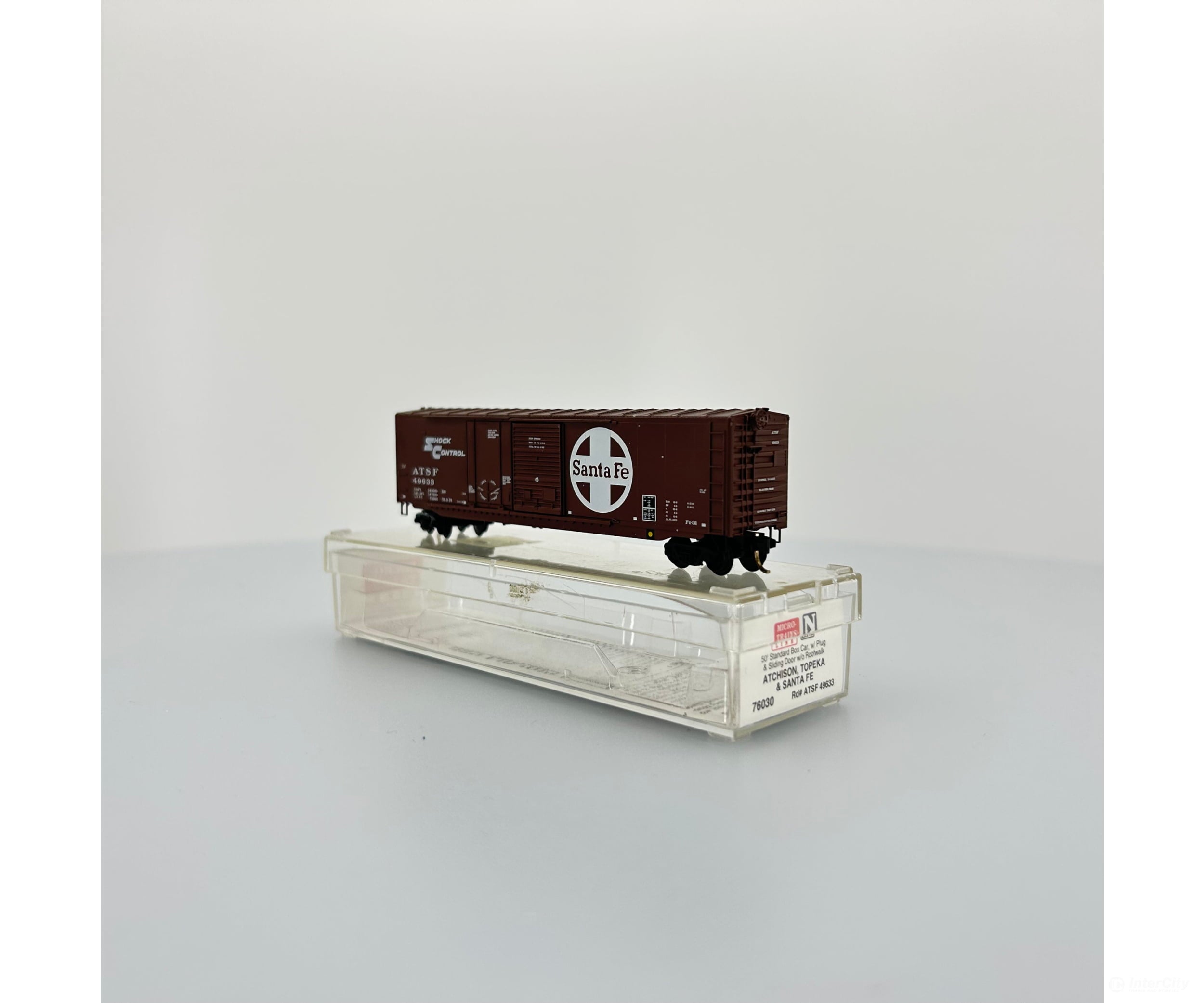 Micro Trains N 76030 50 Standard Boxcar W/Plug & Sliding Doors No Roofwalk -- Santa Fe #49635 (Dark