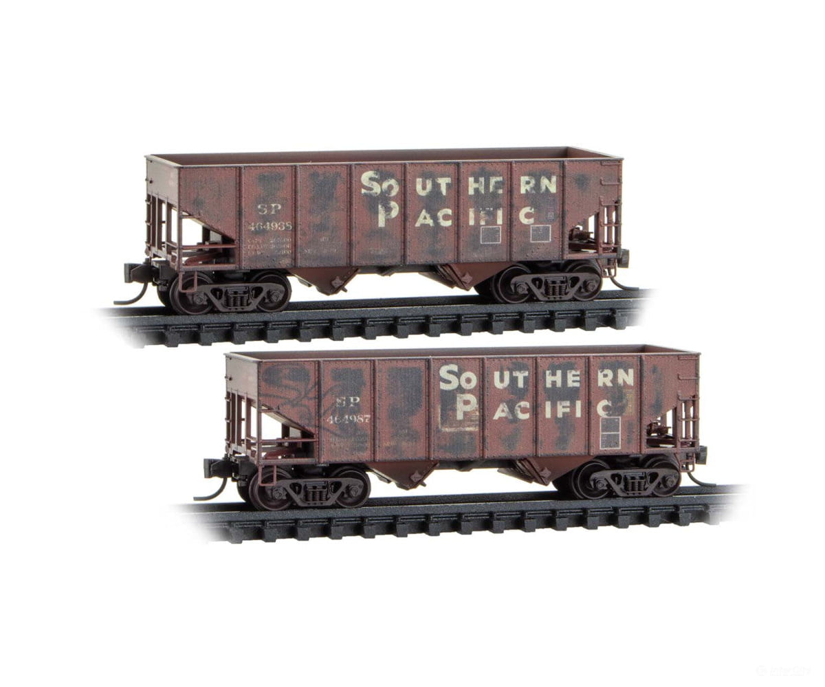 Micro Trains N 98305094 33’ 2-Bay Rib Side Hopper - Southern Pacific #464938 464987 (Weathered Boxcar Red Sans Serif