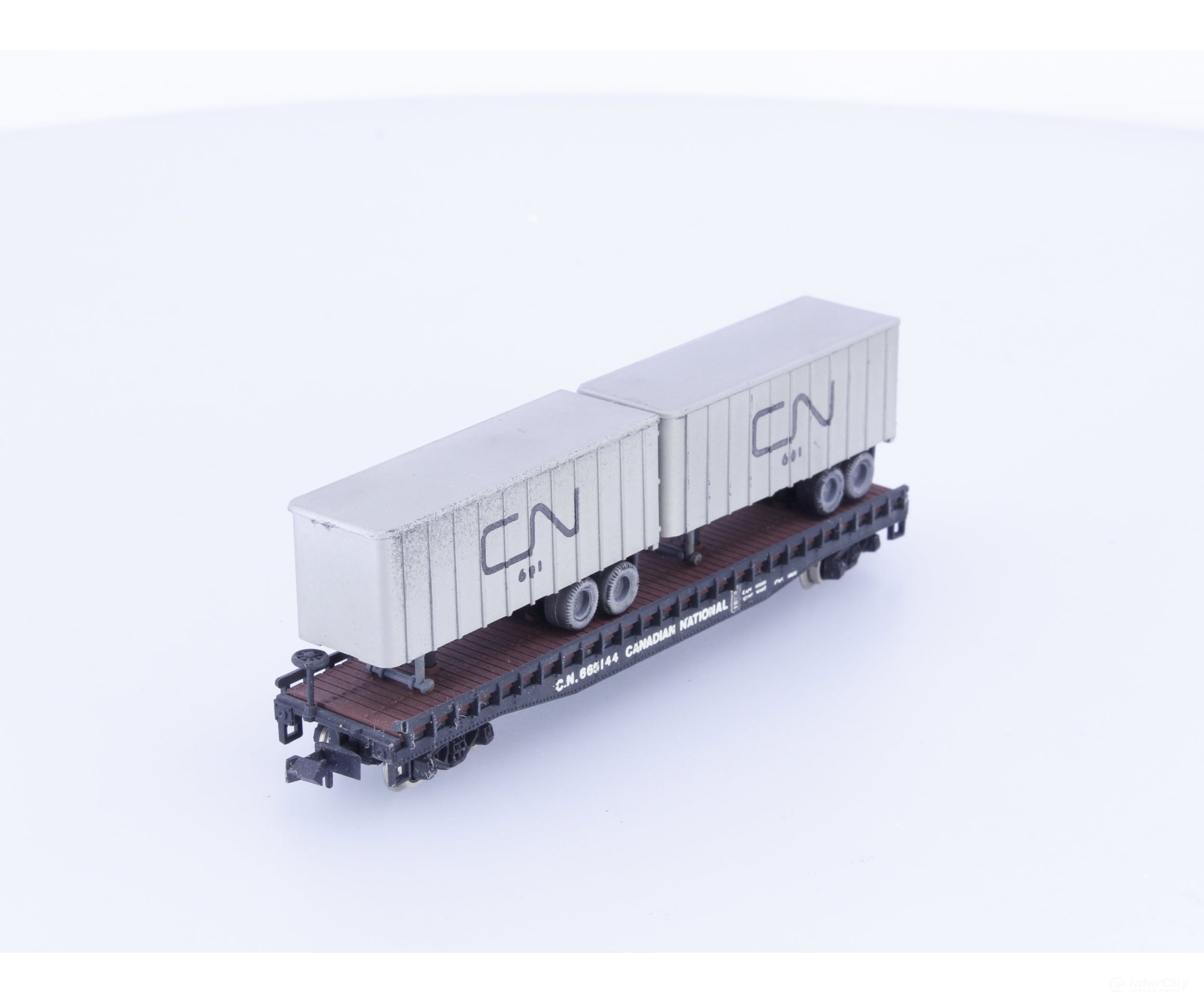 Minitrix 51314600 N 50’ Flat Car with 2 CN Trailers Canadian National (CN) 665144 Freight Cars