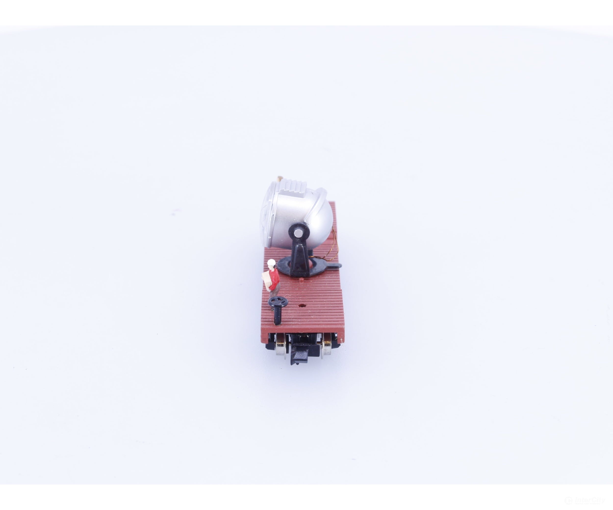 Model Power 4100 N Depressed Center Metal Searchlight Flat Car with Figures 824 - Freight Cars