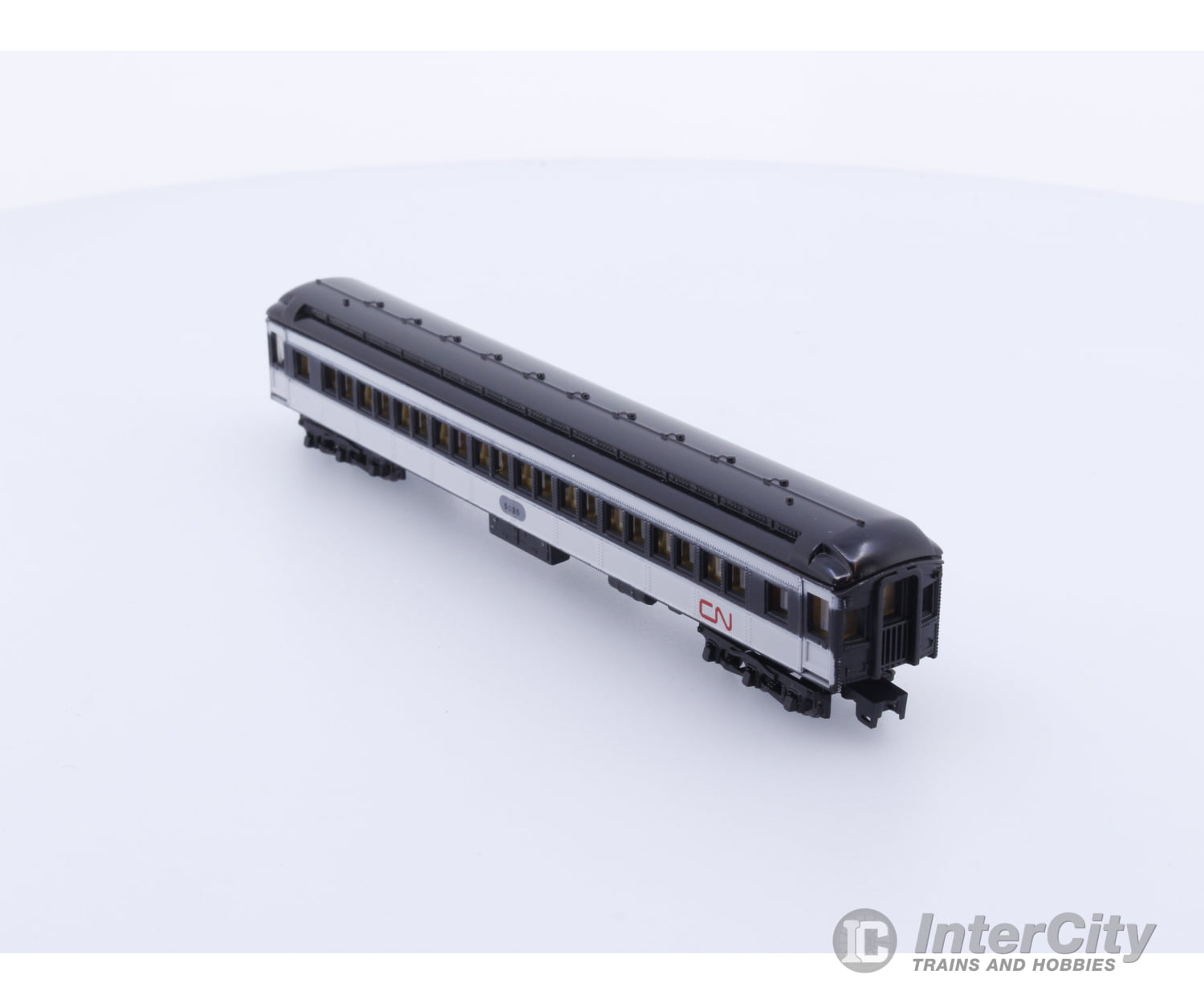 Model Power 8619 N Passenger Coach Canadian National (CN) 5086 Passenger Cars