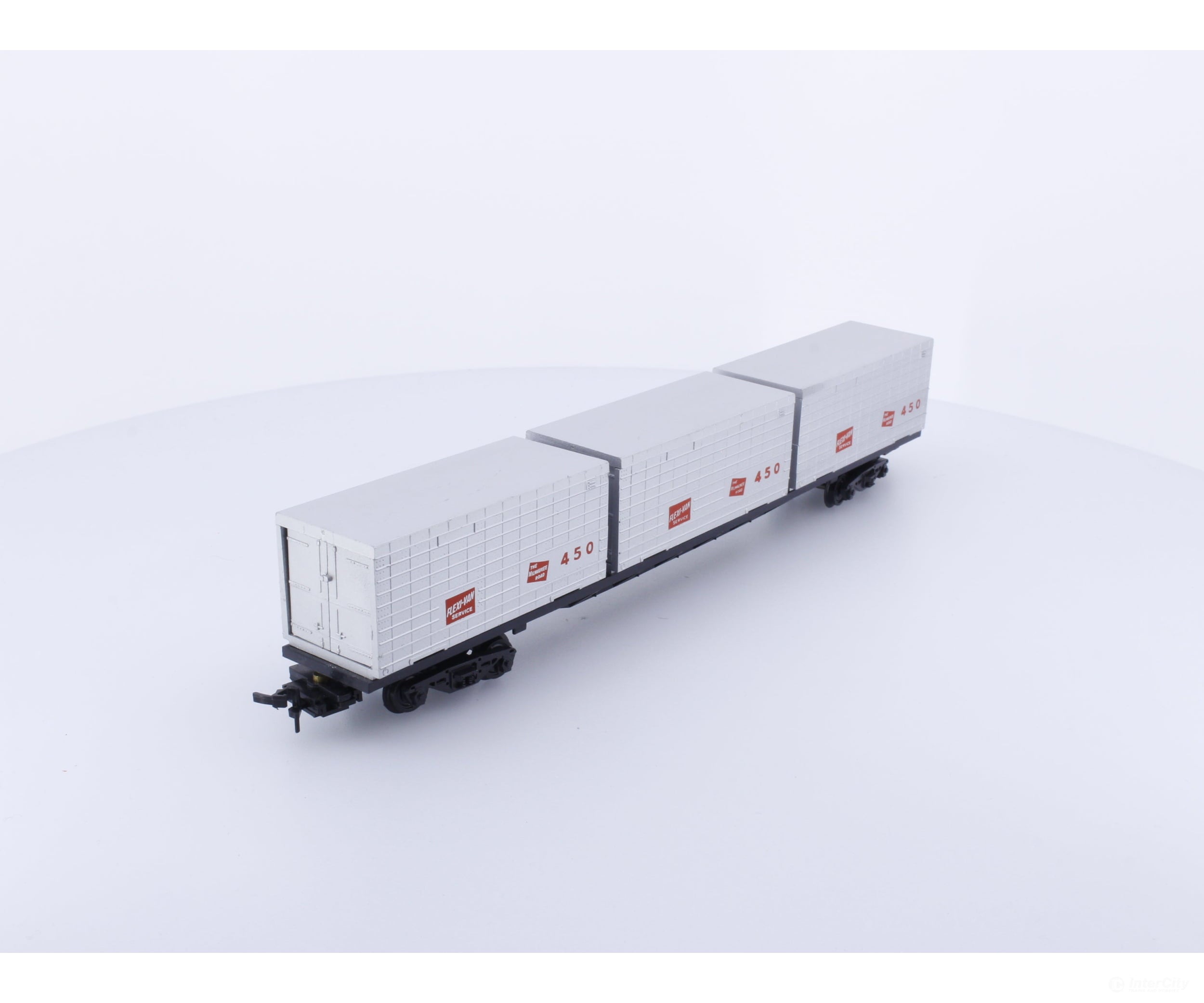 Model Power CONCAR HO Flat Deck with 3 Containers Milwaukee Road (MILW) 450 Freight Cars
