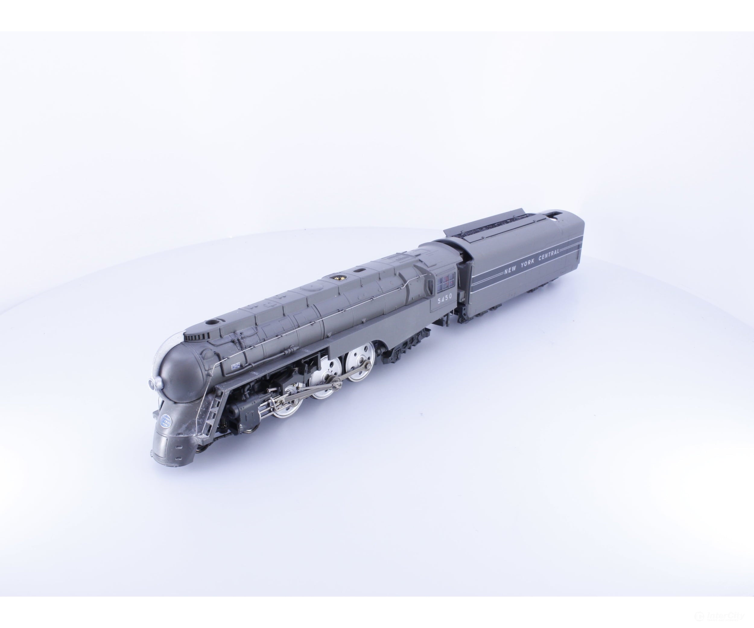 MTH 80-3232-1 HO 4-6-4 Dreyfuss Steam Locomotive New York Central (NYC) 5450 DCC & Sound - Locomotives
