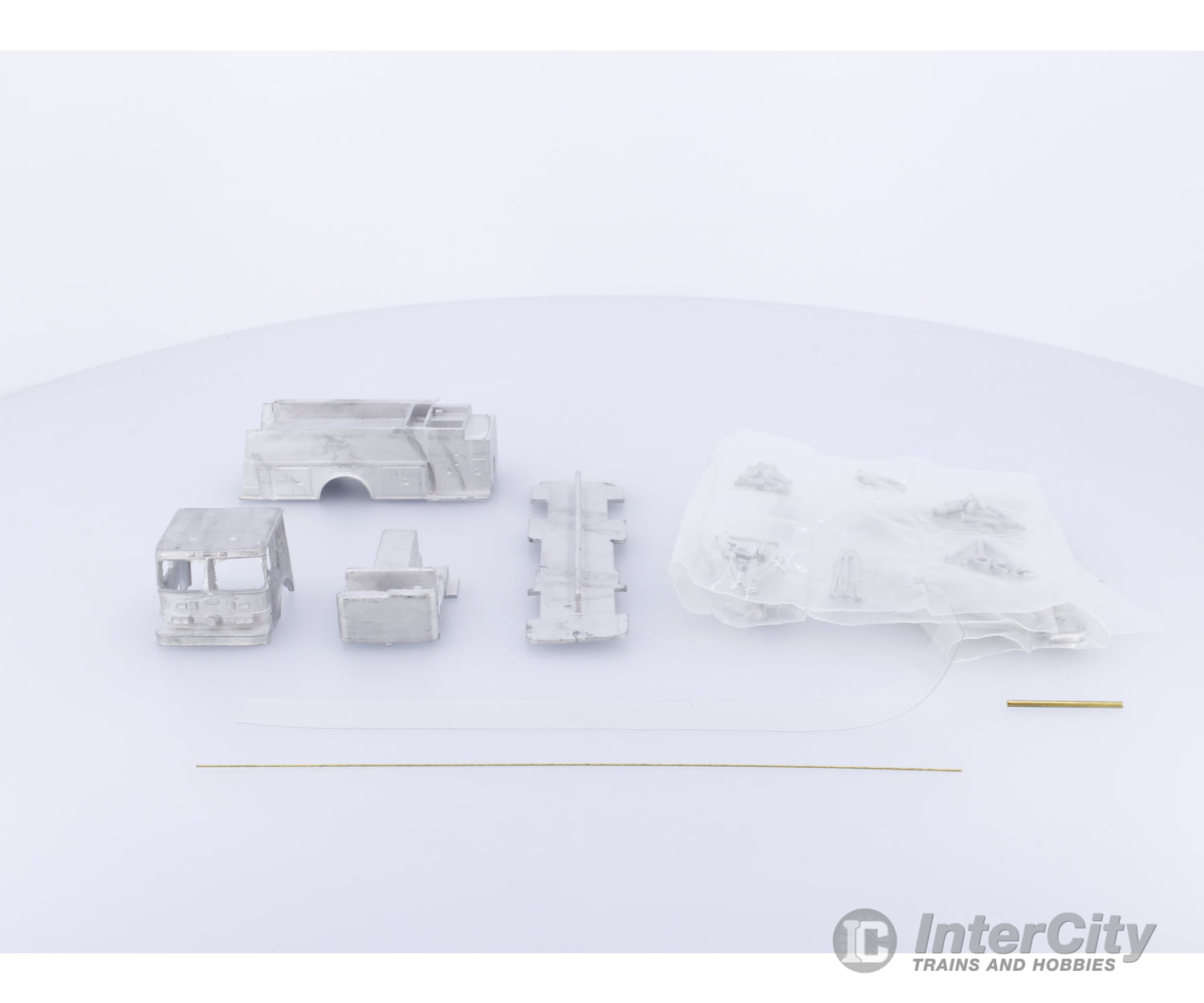 NJ International 116 HO Pierce CM Midship Pumper Truck Metal Kit Cars & Trucks