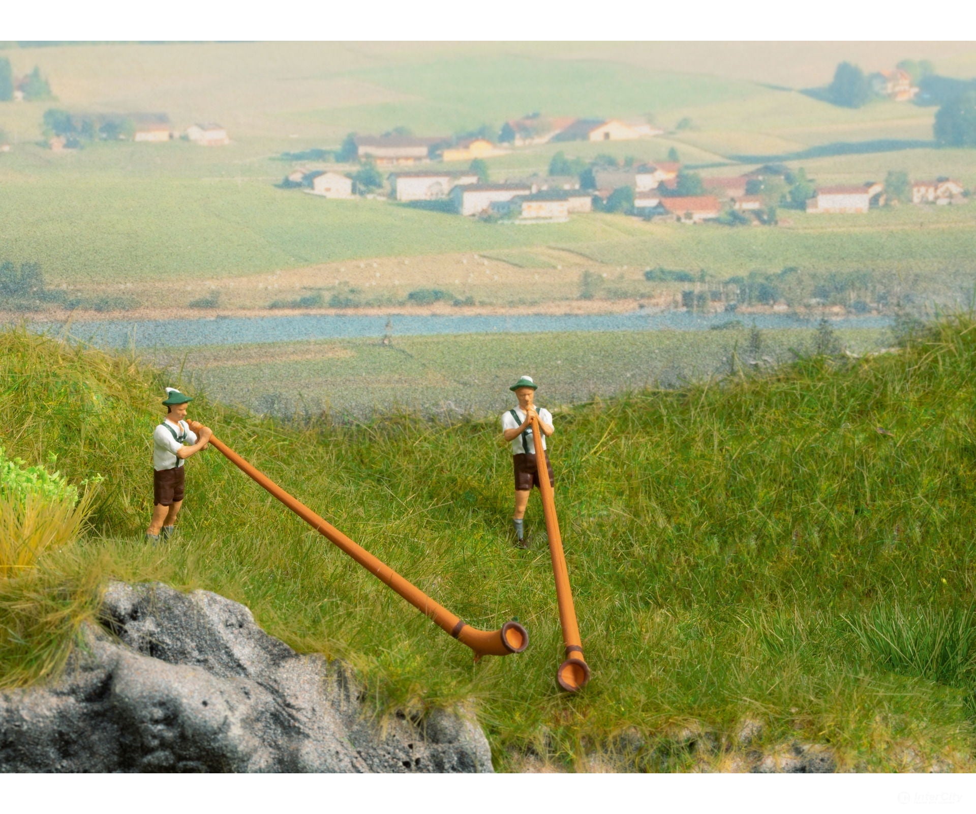 Noch 12821 HO Alphorn Players Figures