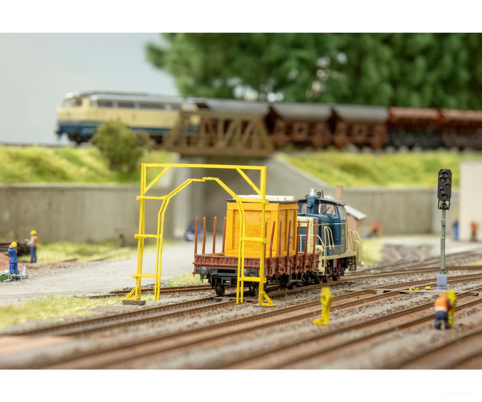 Noch 14296 HO Railway Loading Gauge Scenic Details