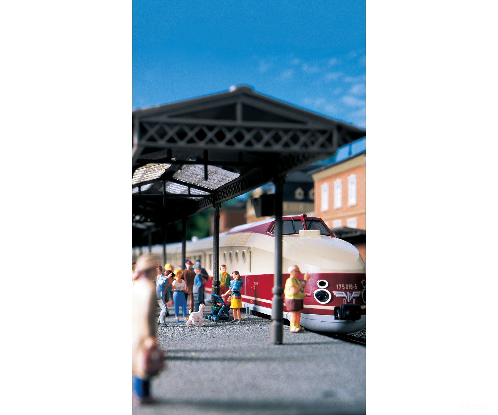 Noch 16041 HO Mega Economy Set ’At the Station’ Figures