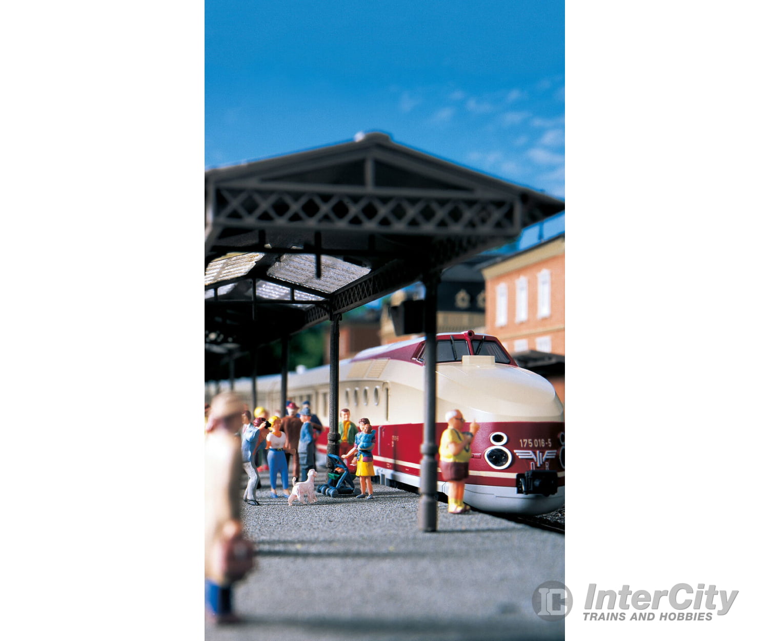 Noch 16041 HO Mega Economy Set ’At the Station’ Figures