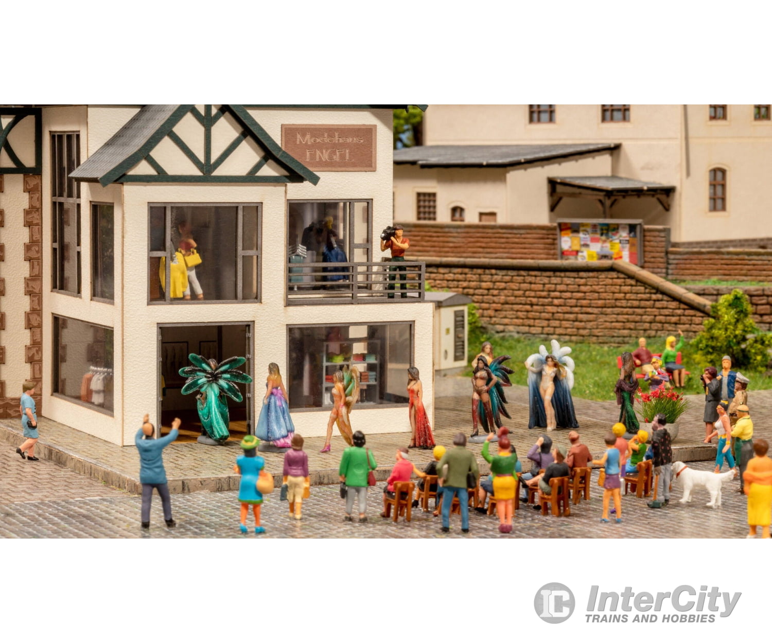 Noch 16241 HO Themed Figures Set ’Fashion Shop’ Figures