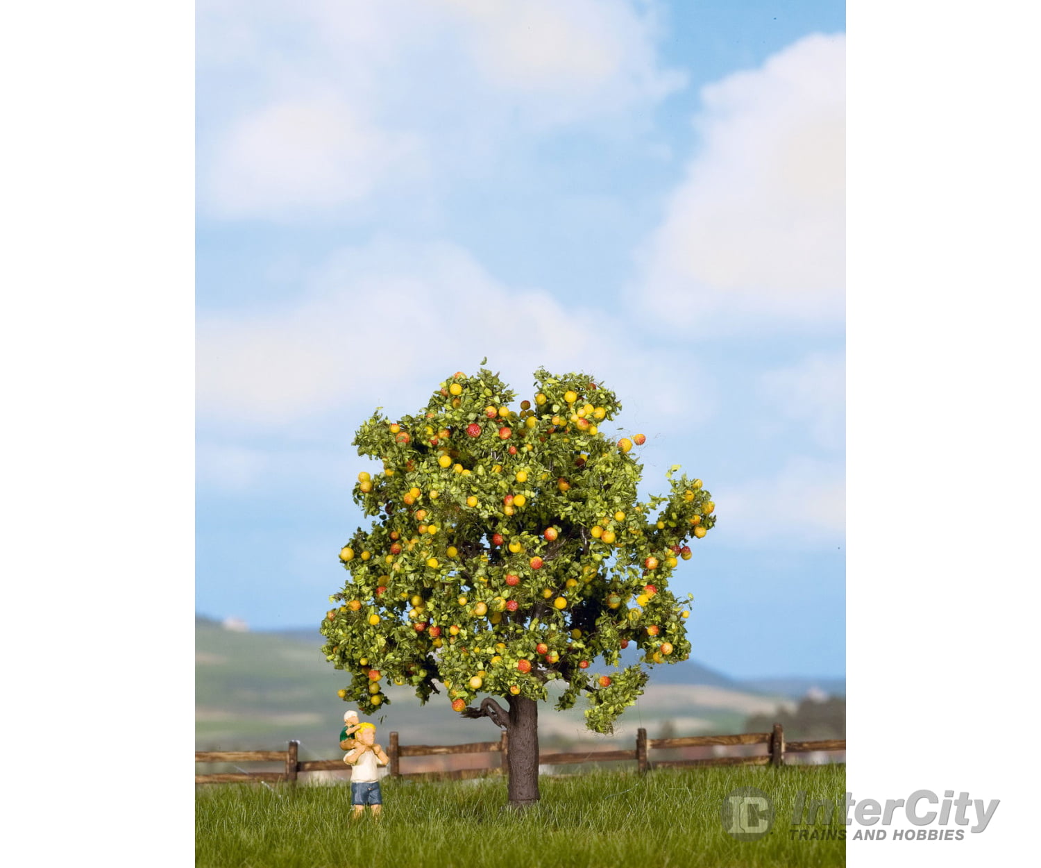 Noch 21560 HO TT N Apple Tree with Fruit Trees & Vegetation