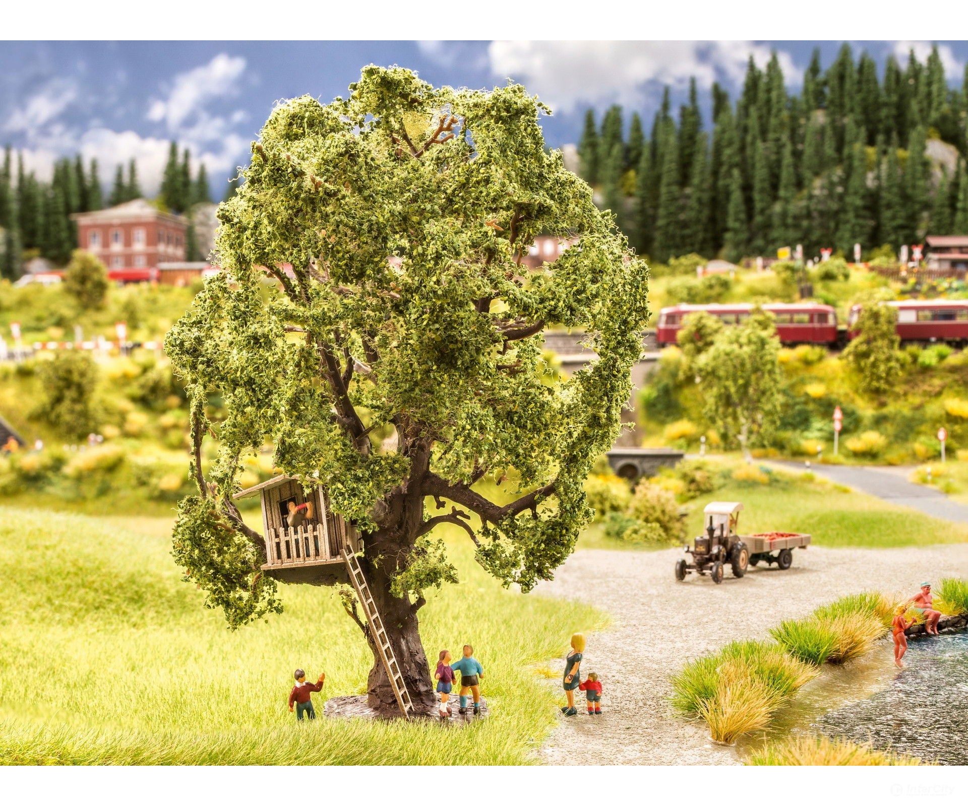 Noch 21765 HO Tree with Treehouse Trees & Vegetation