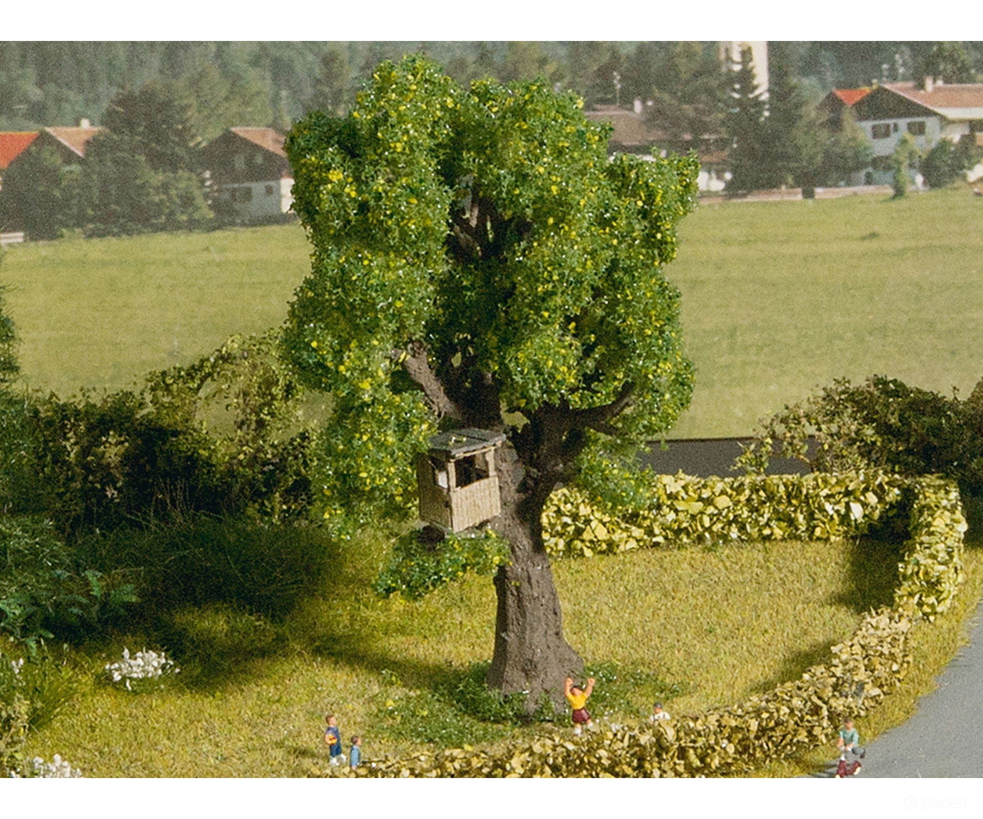 Noch 21766 N Tree with Treehouse Trees & Vegetation