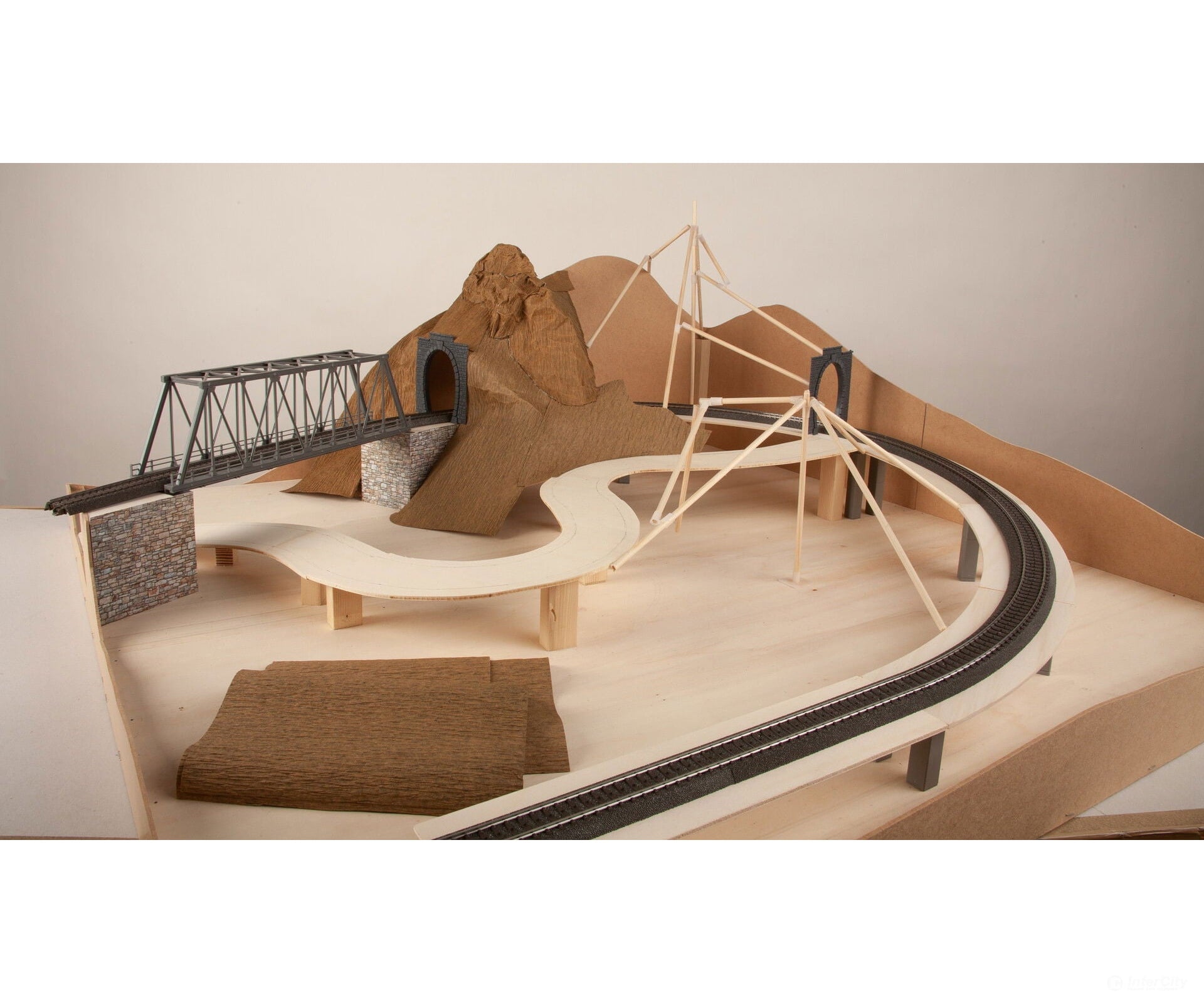 Noch 60804 HO Starter Set Model Railway Layout Construction Landform Building