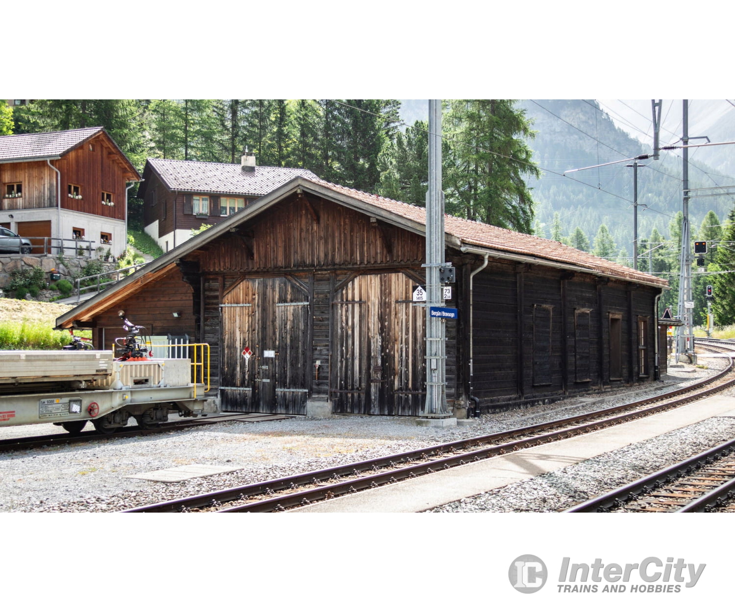 Noch 63025 N ’Bergün’ Locomotive Shed N gauge Structures