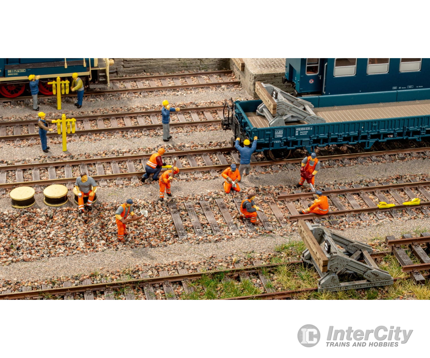 Noch 65592 HO Decorative Advent Calendar ‘Right & Left Along the Tracks’ Structures
