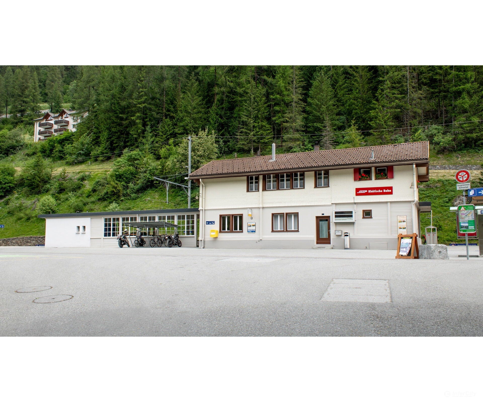 Noch 66005 HO ’Bergün’ Station Structures