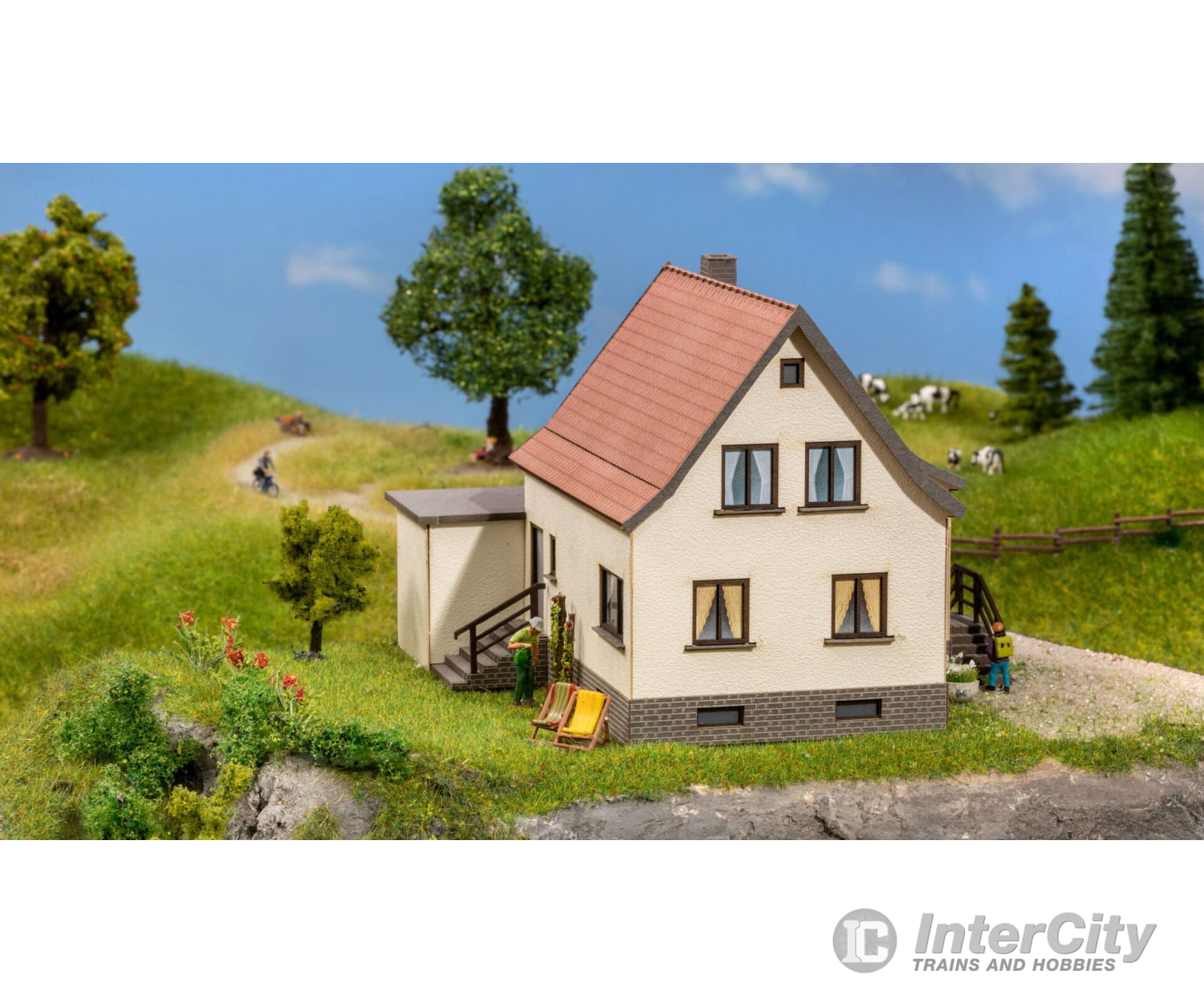 Noch 66606 HO Residential house with Garag Structures