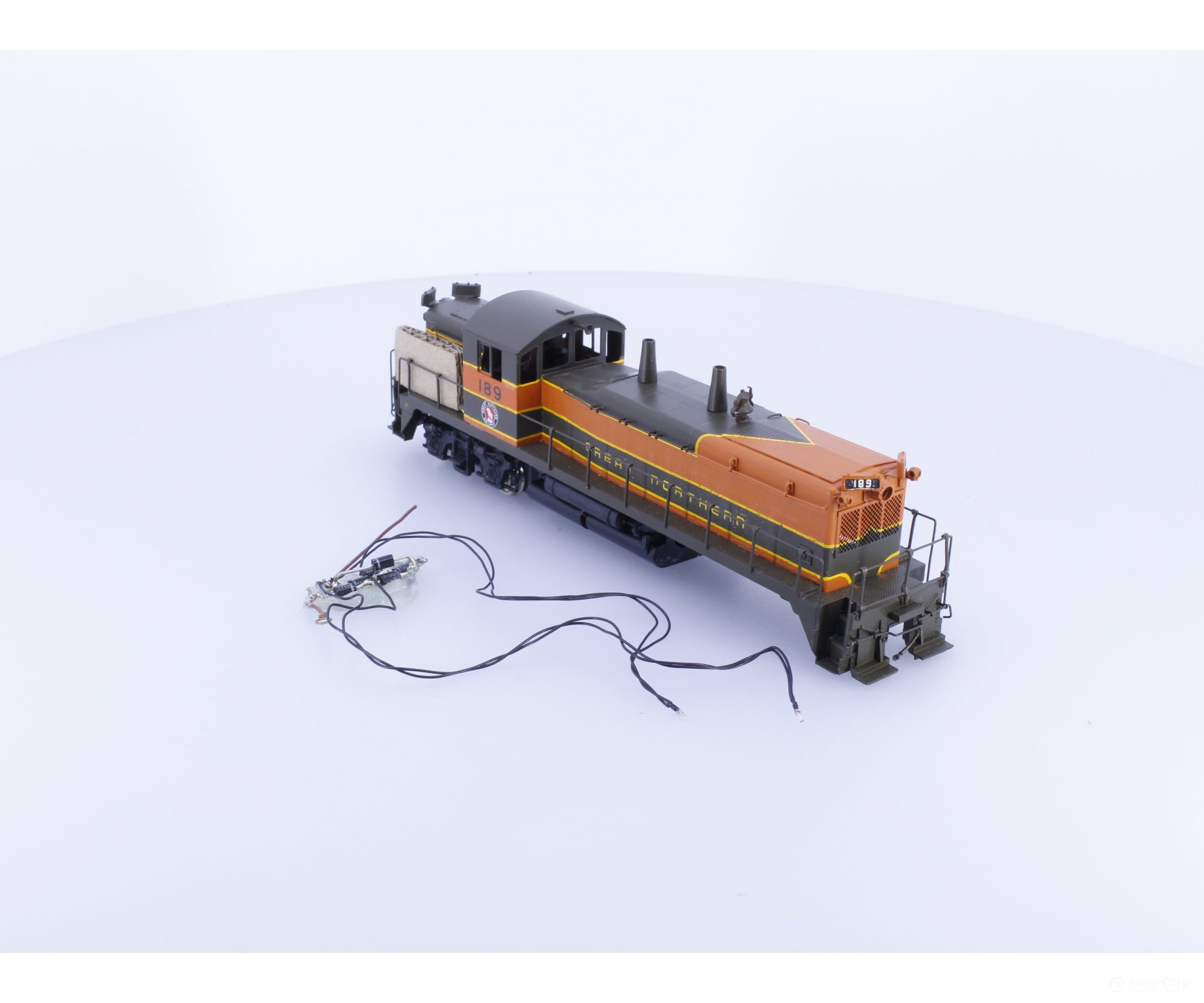 Oriental Limited GNNW5 HO Brass EMD NW-5 Diesel Locomotive Great Northern (GN) 189 Analog DC - Locomotives