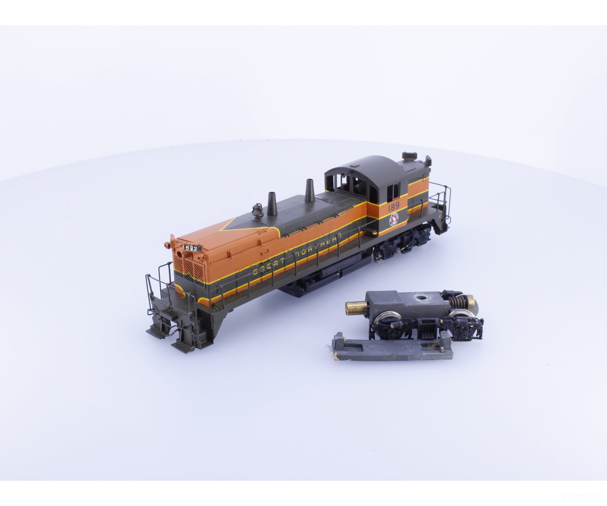 Oriental Limited GNNW5 HO Brass EMD NW-5 Diesel Locomotive Great Northern (GN) 189 Analog DC - Locomotives
