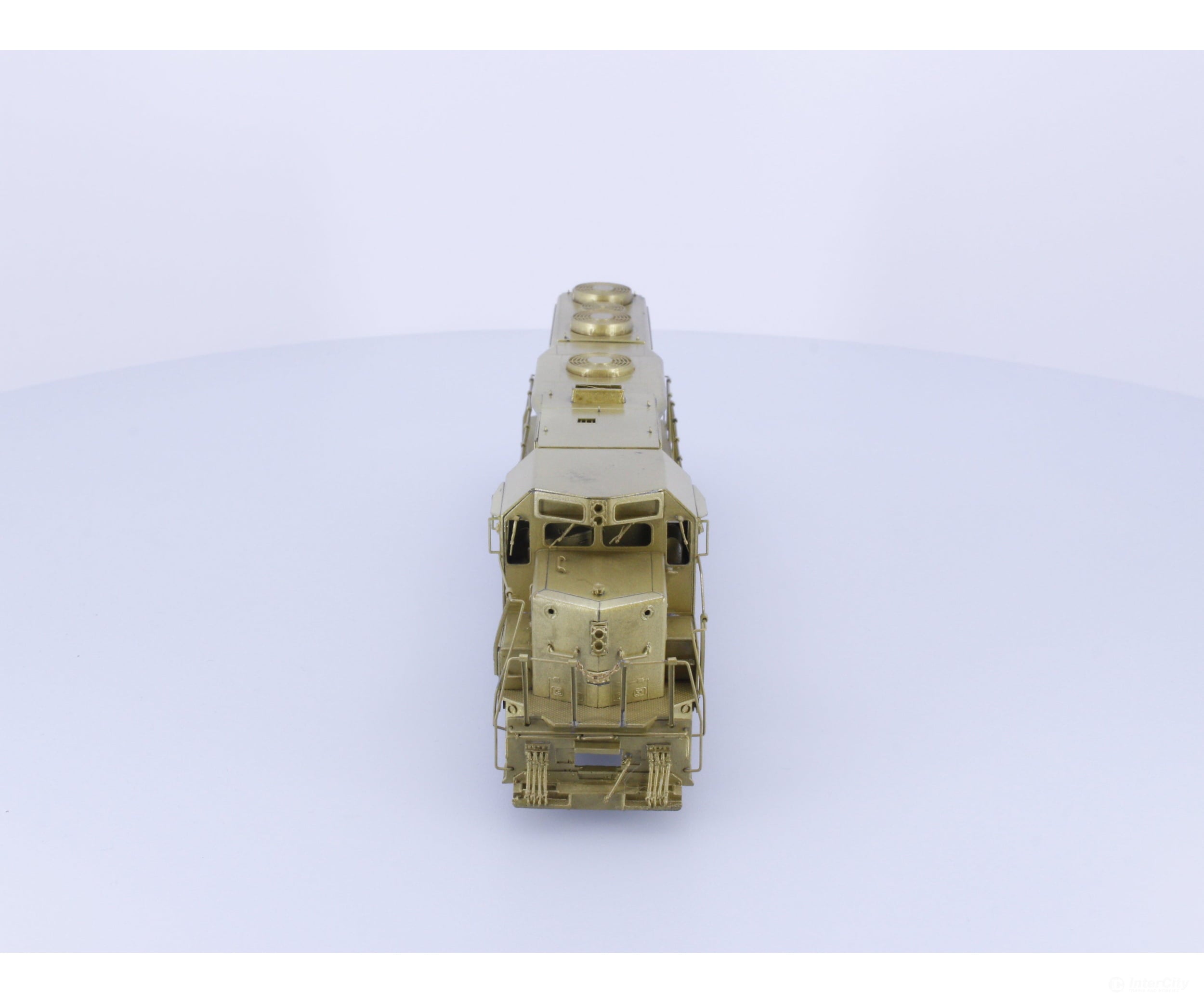 Overland OMI-1816 HO EMD GP-35 Low Hood Analog DC Locomotives