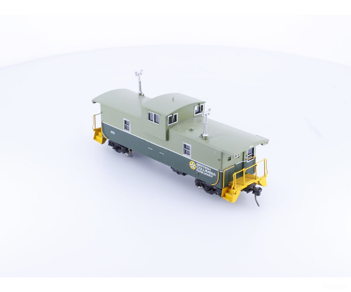 Overland OMI 3861.3 HO Brass Wide Vision Caboose with Dogwood Blossom BC Rail (BCOL) 1651 - Freight Cars