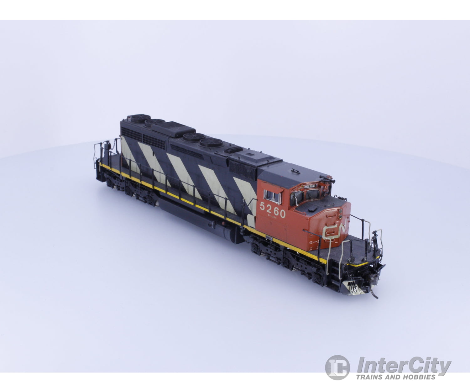 Overland OMI-5306 HO Brass SD40-2 Factory Painted Canadian National (CN) 5260 Analog DC Locomotives